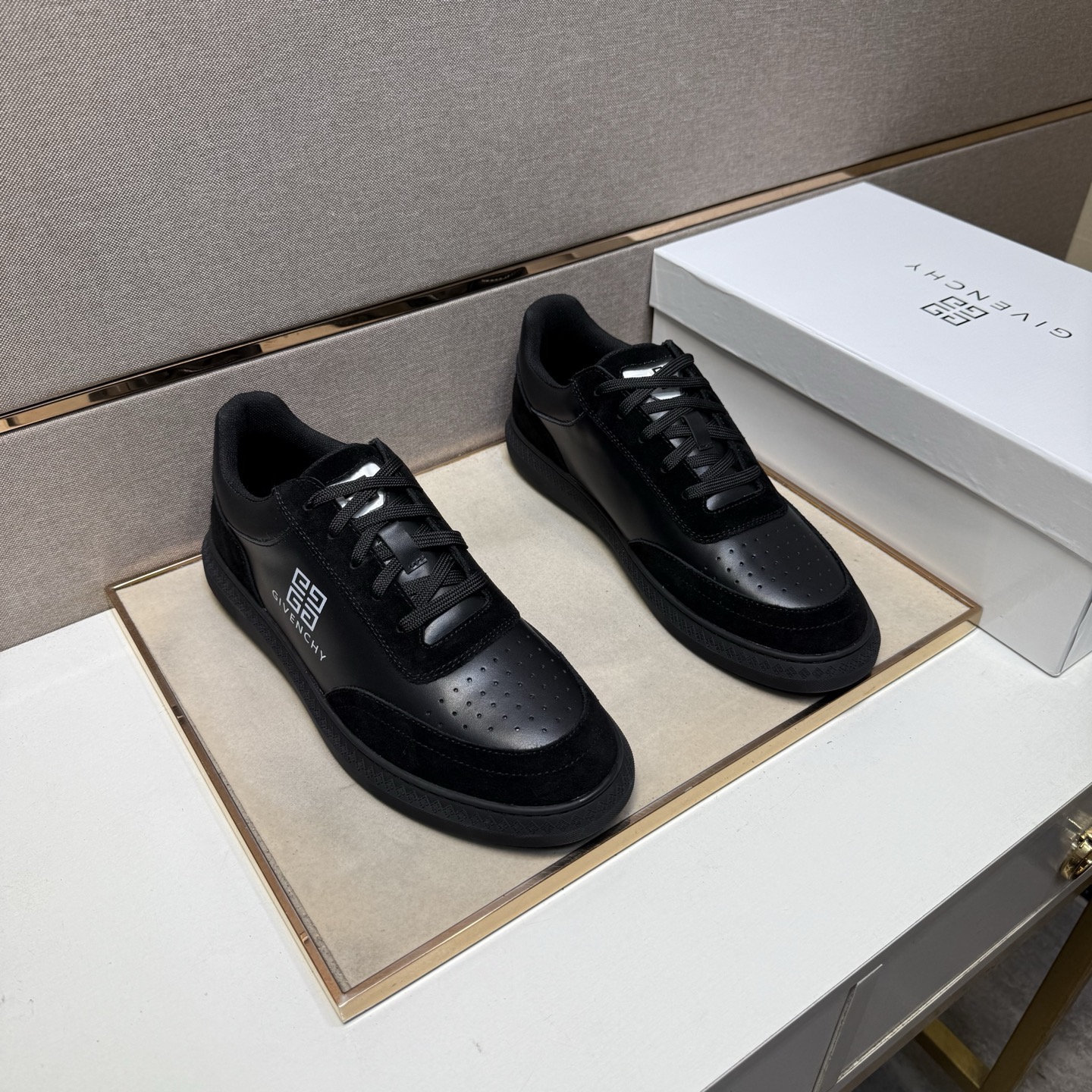 NO:555612,[Givenchy~] Men's casual shoes 2025z cabinet sales simultaneously Size 38-44 # 4 colors The upper is made of multi-material spliced ​​mesh lining, which is comfortable and breathable. The original sole is comfortable and wear-resistant. The real thing is better when photographed in person., givenchy19860909【纪梵希～】男士休闲鞋 2025z柜同步发售 码数38-44 # 4个颜色鞋面选用多材质拼接网布内里,舒适透气,鞋底原版舒适耐磨大底,实物拍摄实物更赞,,givenchy,Men's shoes
