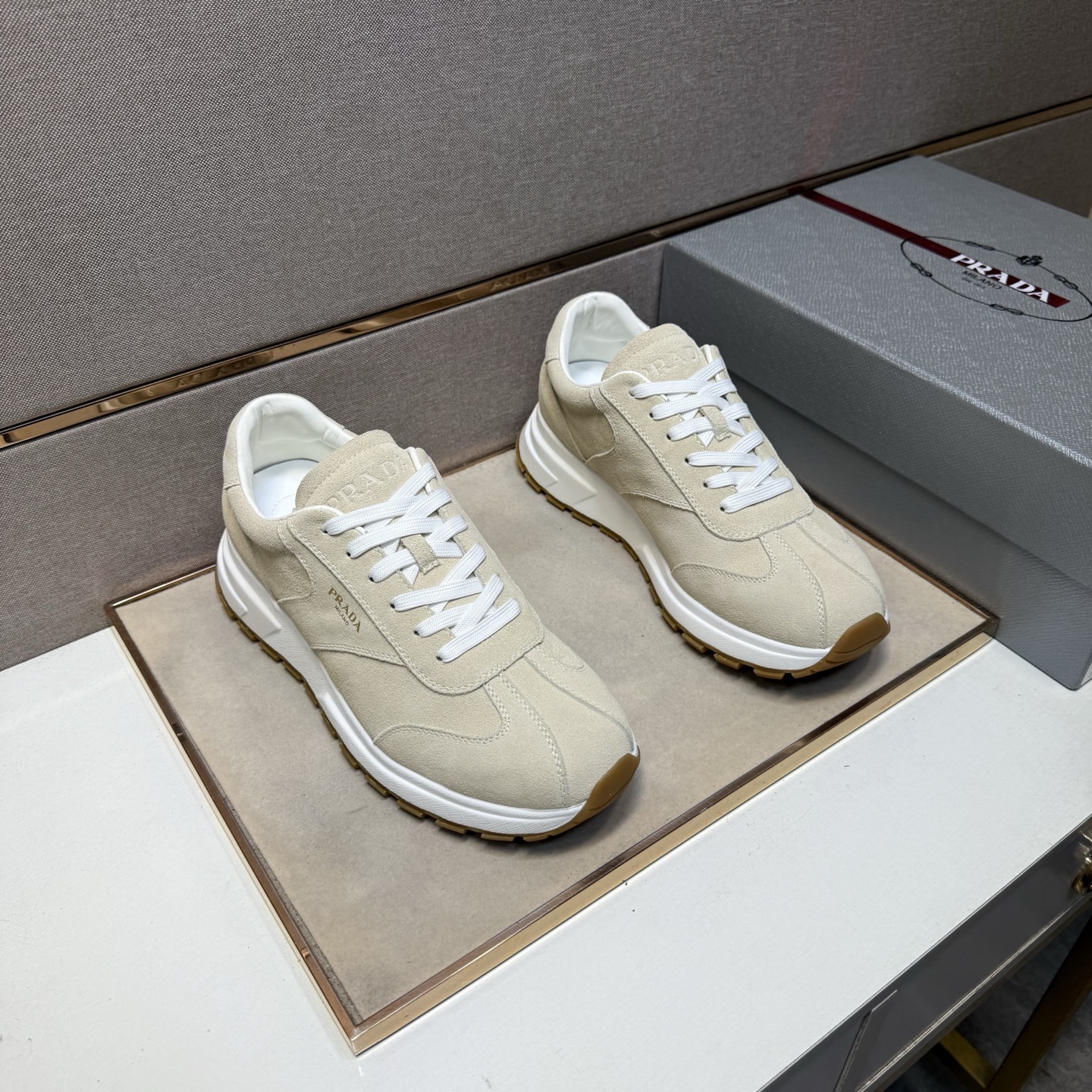 NO:555614,[Prada~] Men's casual shoes 2025z cabinet sales simultaneously Size 38-44 # 3 colors The upper is made of multi-material stitching cowhide lining, comfortable and breathable, the original sole is comfortable and wear-resistant, the real thing is better when photographed in person, prada, cowhide19860909【普拉达～】男士休闲鞋 2025z柜同步发售 码数38-44 # 3个颜色鞋面选用多材质拼接牛皮内里,舒适透气,鞋底原版舒适耐磨大底,实物拍摄实物更赞,,prada,cowhide,Men's shoes