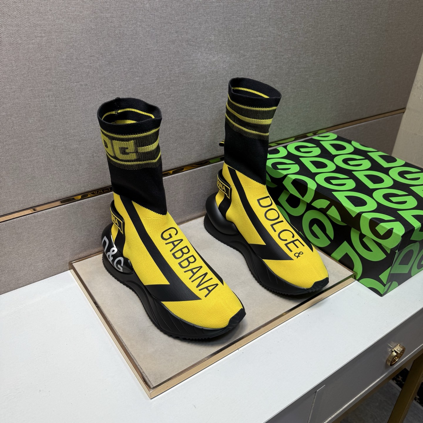 NO:555620,[DG~] Casual shoes for couples, 2025z cabinets are on sale at the same time. Size 35-44 # 1 color. The upper is made of multi-material spliced ​​mesh lining, which is comfortable and breathable. The original sole is comfortable and wear-resistant. The real thing is better when photographed in person.19860909【DG～】情侣装休闲鞋 2025z柜同步发售 码数35-44 # 1个颜色鞋面选用多材质拼接网布内里,舒适透气,鞋底原版舒适耐磨大底,实物拍摄实物更赞,,Men's shoes