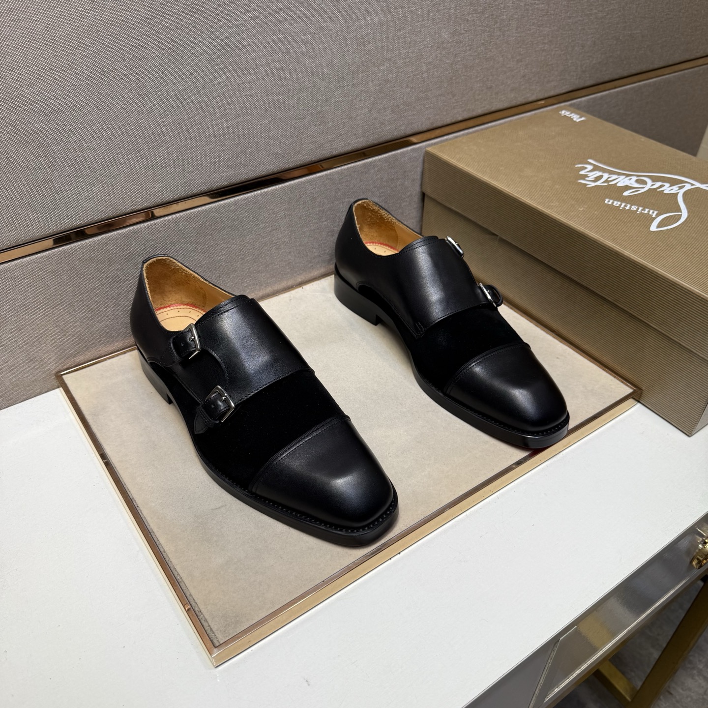 NO:555686,[CL~] Men's casual formal leather shoes 2025z cabinet simultaneous sale Code number: 39-44 # 4 colors of uppers made of cowhide stitched with cowhide lining, comfortable and breathable, original soles comfortable and wear-resistant outsole, the real thing is better when photographed,,cowhide19860909【CL～】男士休闲正装皮鞋 2025z柜同步发售 码数:39-44 # 4个颜色鞋面选用牛皮拼接牛皮内里,舒适透气,鞋底原版舒适耐磨大底,实物拍摄实物更赞,,cowhide,Men's shoes