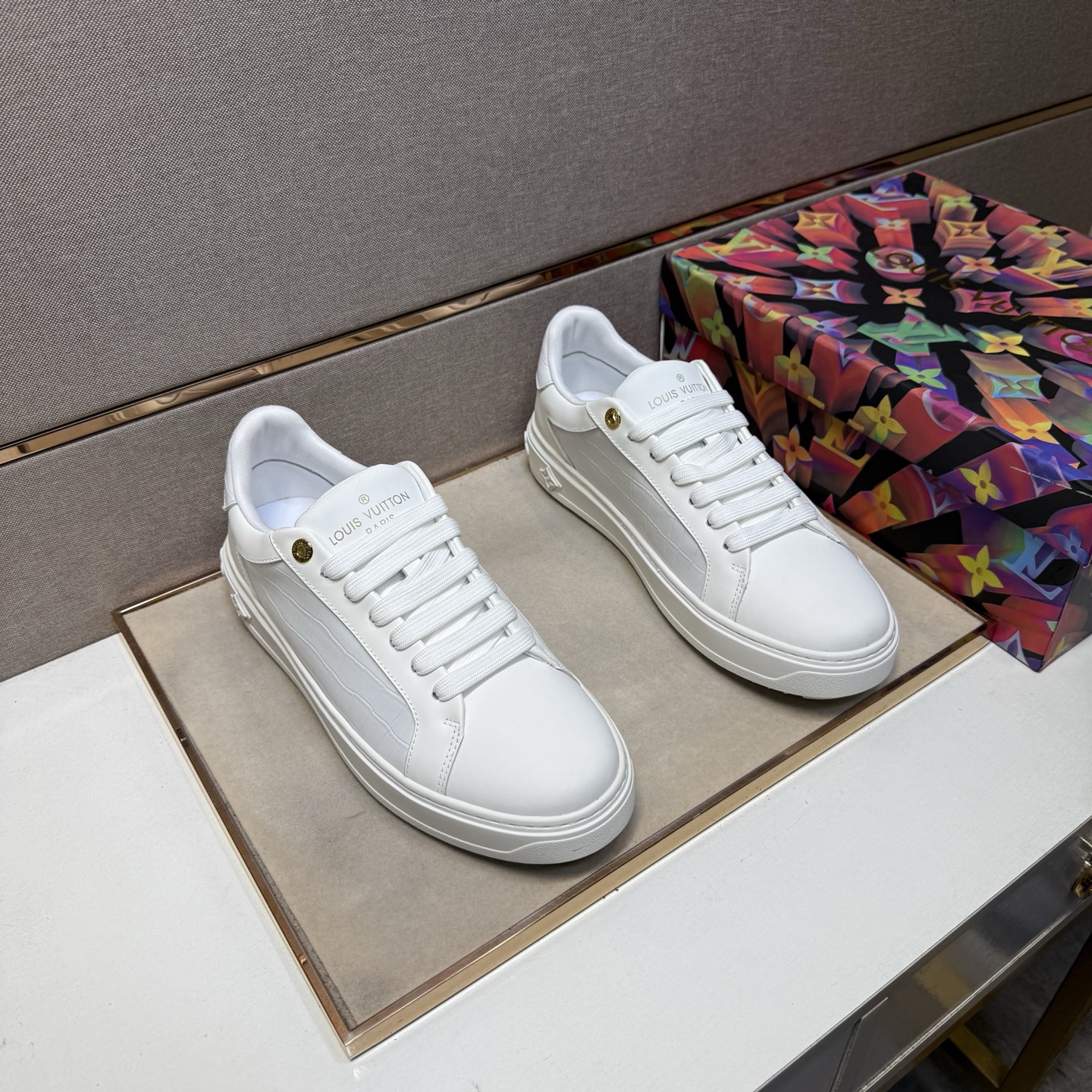 NO:556008,[LV~] Men's casual shoes 2025z cabinet simultaneous sale Code number: 38-44 # 5 colors of uppers are made of multi-material spliced ​​mesh lining, which is comfortable and breathable. The original sole is comfortable and wear-resistant. The real thing is better when photographed in person. Louis Vuitton19860909【LV～】男士休闲鞋 2025z柜同步发售 码数:38-44 # 5个颜色鞋面选用多材质拼接网布内里,舒适透气,鞋底原版舒适耐磨大底,实物拍摄实物更赞,,louis vuitton,Men's shoes