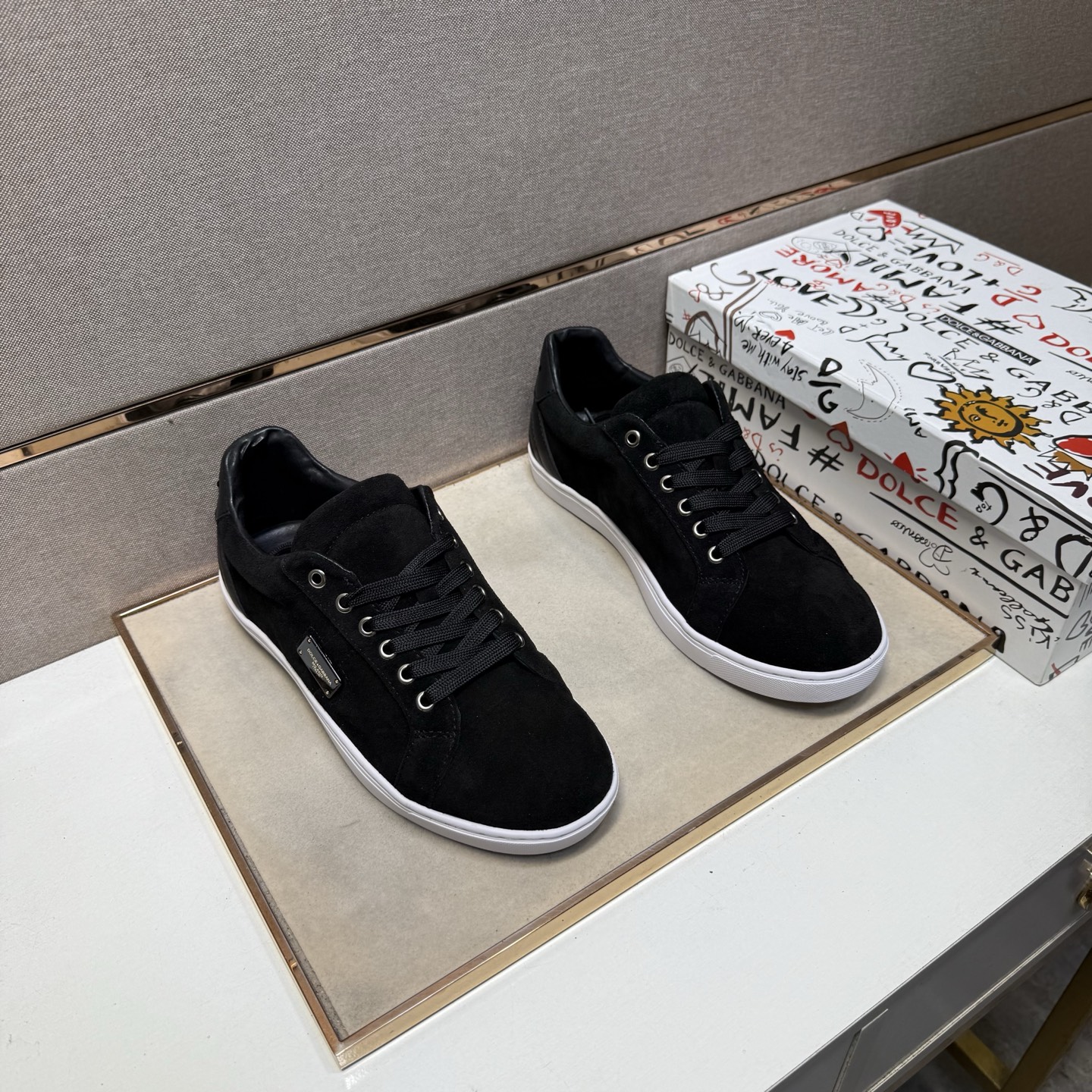 NO:556468,[DG~] Men's casual shoes are on sale simultaneously in 2025z cabinets. Size: 38-44 # 2 colors. The upper is made of multi-material spliced ​​genuine leather lining, which is comfortable and breathable. The original sole is comfortable and wear-resistant. The real thing is better when photographed in person.19860909【DG～】男士休闲鞋 2025z柜同步发售 码数:38-44 # 2个颜色鞋面选用多材质拼接真皮内里,舒适透气,鞋底原版舒适耐磨大底,实物拍摄实物更赞,,Men's shoes