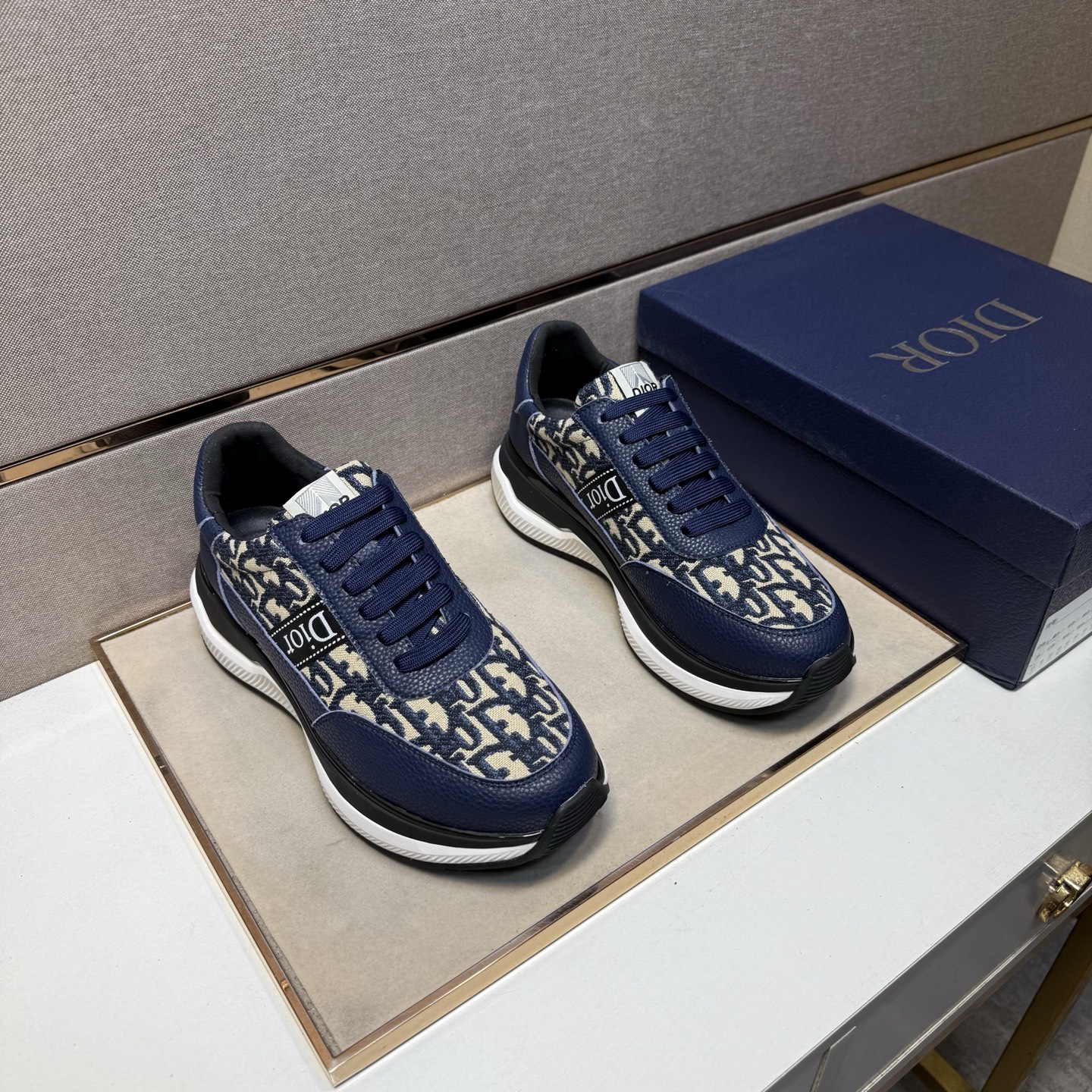 NO:556812,[Dior~] Men's casual shoes 2025z cabinet simultaneous sale Size: 38-44 # 3 colors of uppers with multi-material stitching mesh lining, comfortable and breathable, original soles comfortable and wear-resistant outsole, real photos taken in real life are better, dior19860909【迪奥～】男士休闲鞋 2025z柜同步发售 码数:38-44 # 3个颜色鞋面选用多材质拼接网布内里,舒适透气,鞋底原版舒适耐磨大底,实物拍摄实物更赞,,dior,Men's shoes