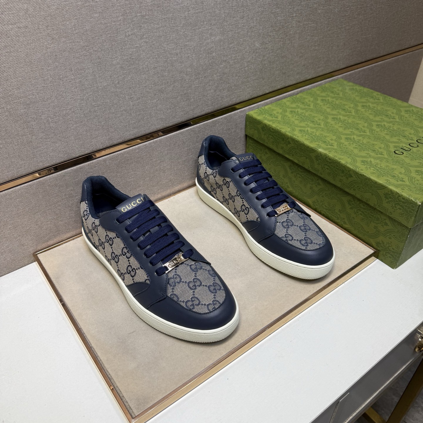 NO:556820,[Gucci~] Men's casual shoes 2025z cabinet simultaneous sale Size: 38-44 # 3 colors of uppers are made of multi-material spliced ​​mesh lining, which is comfortable and breathable. The original sole is comfortable and wear-resistant. The real thing is better when photographed in person, gucci19860909【古驰～】男士休闲鞋 2025z柜同步发售 码数:38-44 # 3个颜色鞋面选用多材质拼接网布内里,舒适透气,鞋底原版舒适耐磨大底,实物拍摄实物更赞,,gucci,Men's shoes