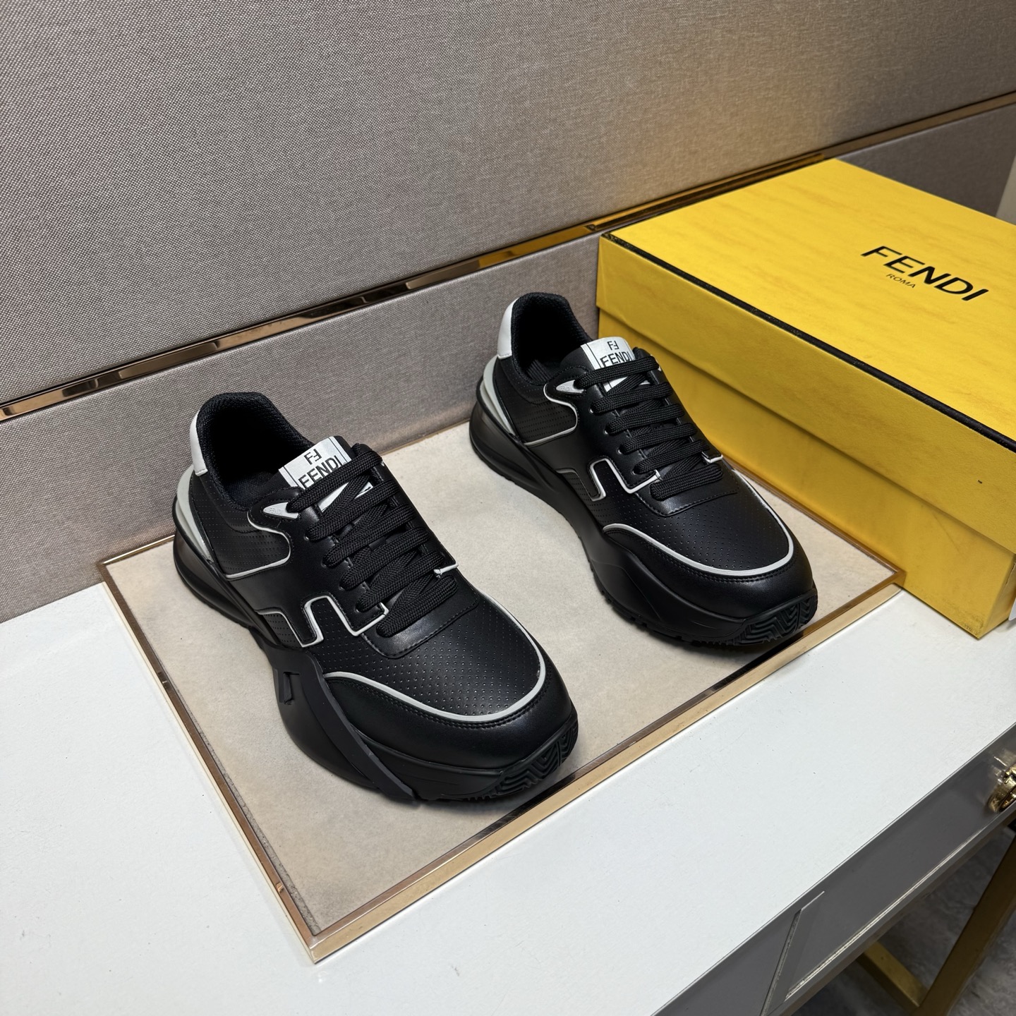 NO:557017,[Fangdi~] Men's casual shoes 2025z cabinet simultaneous sale Code number: 38-44 # 2 colors of uppers made of multi-material spliced ​​mesh lining, comfortable and breathable, original soles comfortable and wear-resistant outsole, the real thing is better when photographed in person,19860909【芳迪～】男士休闲鞋 2025z柜同步发售 码数:38-44 # 2个颜色鞋面选用多材质拼接网布内里,舒适透气,鞋底原版舒适耐磨大底,实物拍摄实物更赞,,Men's shoes