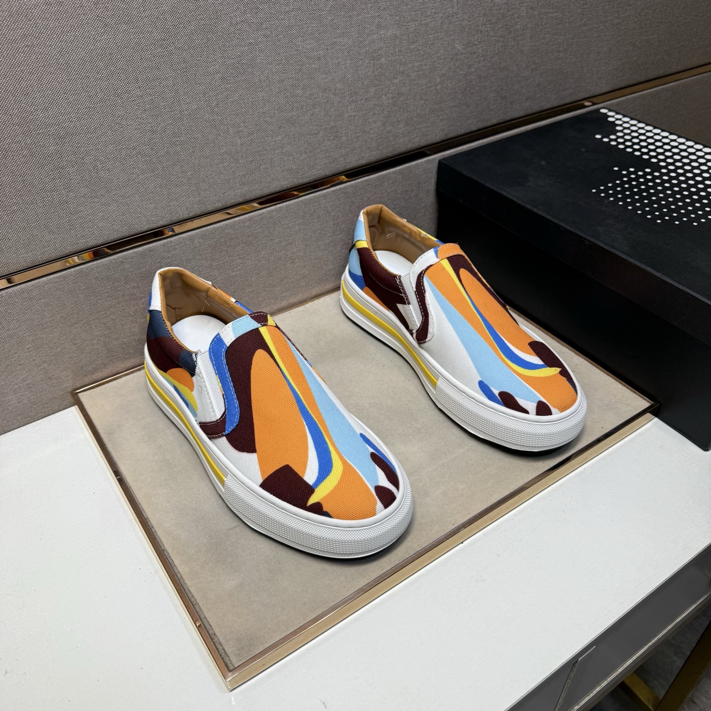 NO:557856,【D2～】Couple casual shoes 2025z cabinet simultaneous sale Code number: 36-44 # 1 color upper is made of multi-material spliced ​​genuine leather lining, comfortable and breathable, original sole is comfortable and wear-resistant, the real thing is better when photographed in person,19860909【D2～】情侣装休闲鞋 2025z柜同步发售 码数:36-44 # 1个颜色鞋面选用多材质拼接真皮内里,舒适透气,鞋底原版舒适耐磨大底,实物拍摄实物更赞,,Men's shoes