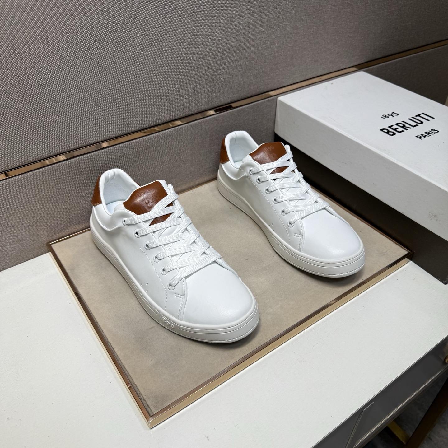 NO:558069,[Bruti~] Men's casual shoes are on sale simultaneously in 2025z cabinets. Sizes 38-44 # 1 color. The upper is made of multi-material spliced ​​genuine leather lining, which is comfortable and breathable. The original sole is comfortable and wear-resistant. The real thing is better when photographed in person.19860909【布鲁提～】男士休闲鞋 2025z柜同步发售 码数38-44 # 1个颜色鞋面选用多材质拼接真皮内里,舒适透气,鞋底原版舒适耐磨大底,实物拍摄实物更赞,,Men's shoes