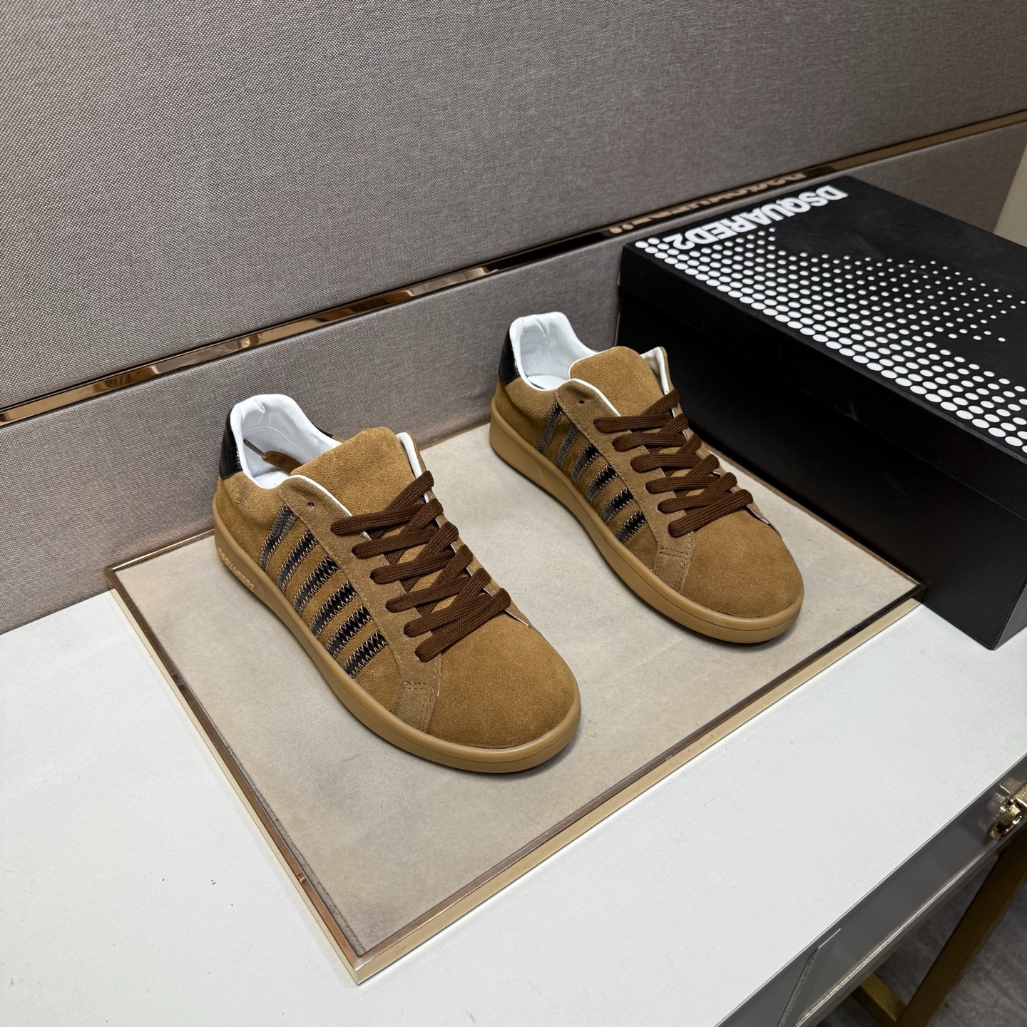 NO:574866,[D2～] Men's casual shoes are on sale simultaneously in z cabinets. Size: 38-44 # 3 colors. The upper is made of multi-material spliced ​​genuine leather lining, which is comfortable and breathable. The original sole is comfortable and wear-resistant. The real thing is better when photographed in person.19860909【D2～】男士休闲鞋 z柜同步发售 码数:38-44 # 3个颜色鞋面选用多材质拼接真皮内里,舒适透气,鞋底原版舒适耐磨大底,实物拍摄实物更赞,,Men's shoes