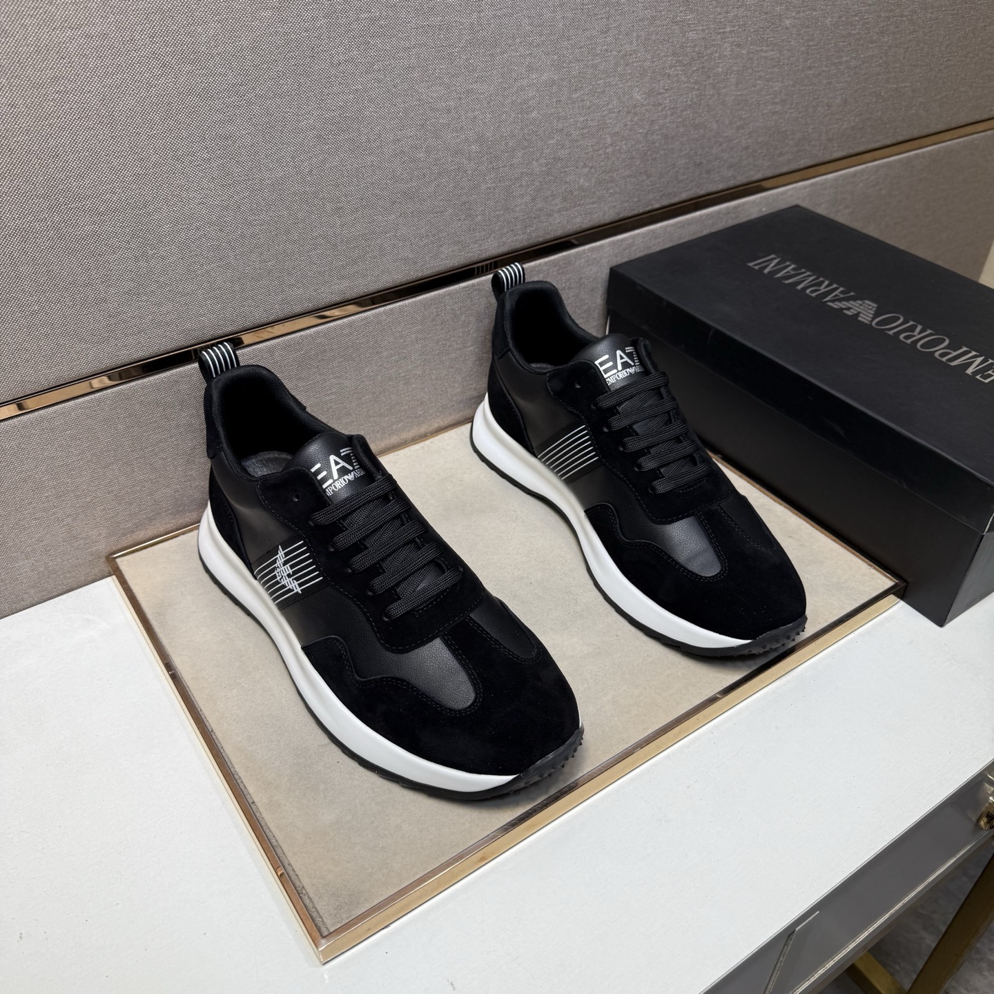 NO:579474,[Armani~] Men's casual shoes are on sale simultaneously in 2025z cabinets. Size: 38-44 # 4 colors. The upper is made of multi-material spliced ​​mesh lining, which is comfortable and breathable. The original sole is comfortable and wear-resistant. The real thing is better when photographed. Armani19860909【阿玛尼～】男士休闲鞋 2025z柜同步发售 码数:38-44 # 4个颜色鞋面选用多材质拼接网布内里,舒适透气,鞋底原版舒适耐磨大底,实物拍摄实物更赞,,armani,Men's shoes