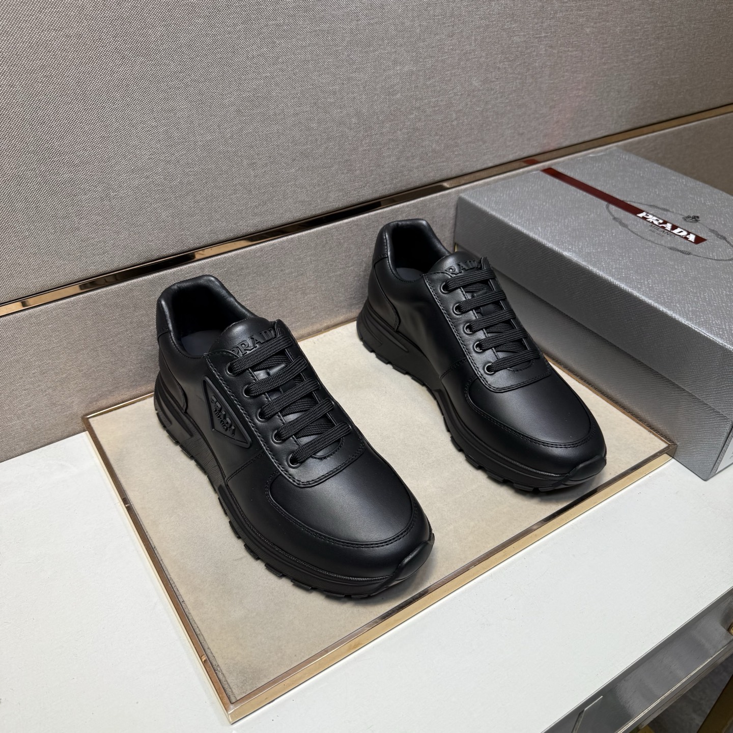 NO:579490,[Prada~] Men's casual shoes 2025z cabinet simultaneous sale Code number: 38-44 # One color upper is made of multi-material splicing genuine leather lining, comfortable and breathable, the original sole is comfortable and wear-resistant, the real thing is better when photographed, prada19860909【普拉达～】男士休闲鞋 2025z柜同步发售 码数:38-44 # 一个颜色鞋面选用多材质拼接真皮内里,舒适透气,鞋底原版舒适耐磨大底,实物拍摄实物更赞,,prada,Men's shoes