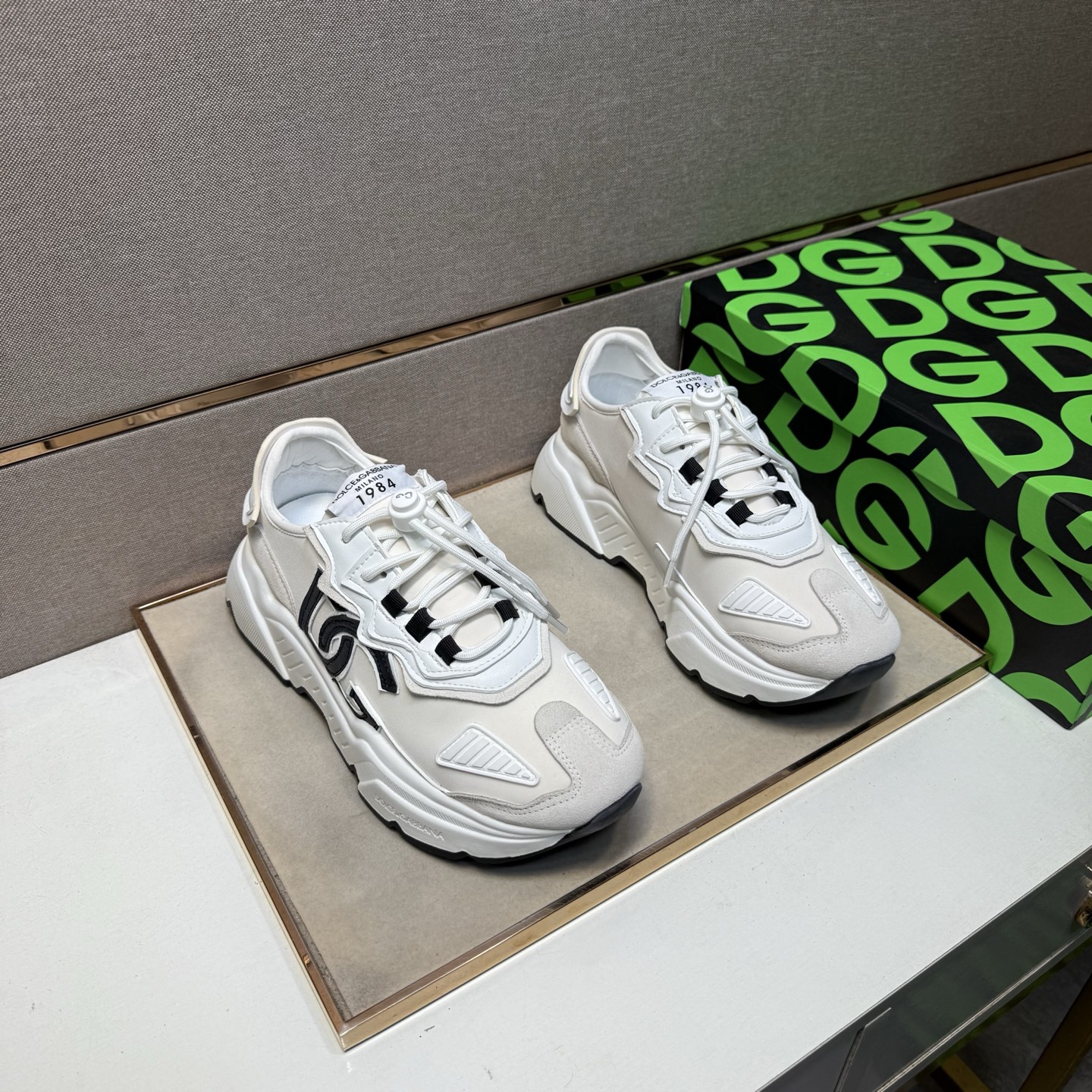 NO:588362,[DG~] Casual shoes for couples 2025z cabinet simultaneous sale Code number: 36-44 # 1 color uppers are made of multi-material spliced ​​mesh lining, which is comfortable and breathable. The original soles are comfortable and wear-resistant. The real ones are better when photographed in person.19860909【DG～】情侣装休闲鞋 2025z柜同步发售 码数:36-44 # 1个颜色鞋面选用多材质拼接网布内里,舒适透气,鞋底原版舒适耐磨大底,实物拍摄实物更赞,,Men's shoes