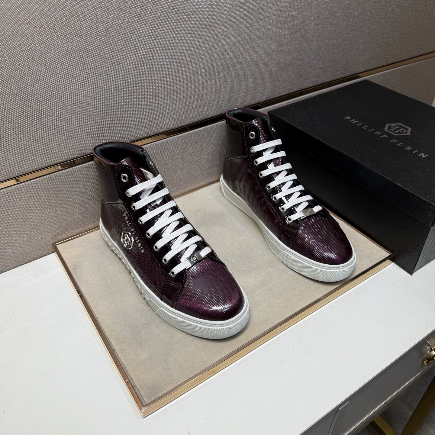 NO:588602,[PP~] Men's casual high-top shoes are on sale simultaneously in 2025z cabinets. Size: 38-44 # 5 colors. The upper is made of multi-material spliced ​​sheepskin lining, which is comfortable and breathable. The original sole is comfortable and wear-resistant. The real thing is better when photographed. Sheepskin19860909【PP～】男士休闲高帮鞋 2025z柜同步发售 码数:38-44 # 5个颜色鞋面选用多材质拼接羊皮内里,舒适透气,鞋底原版舒适耐磨大底,实物拍摄实物更赞,,sheepskin,Men's shoes