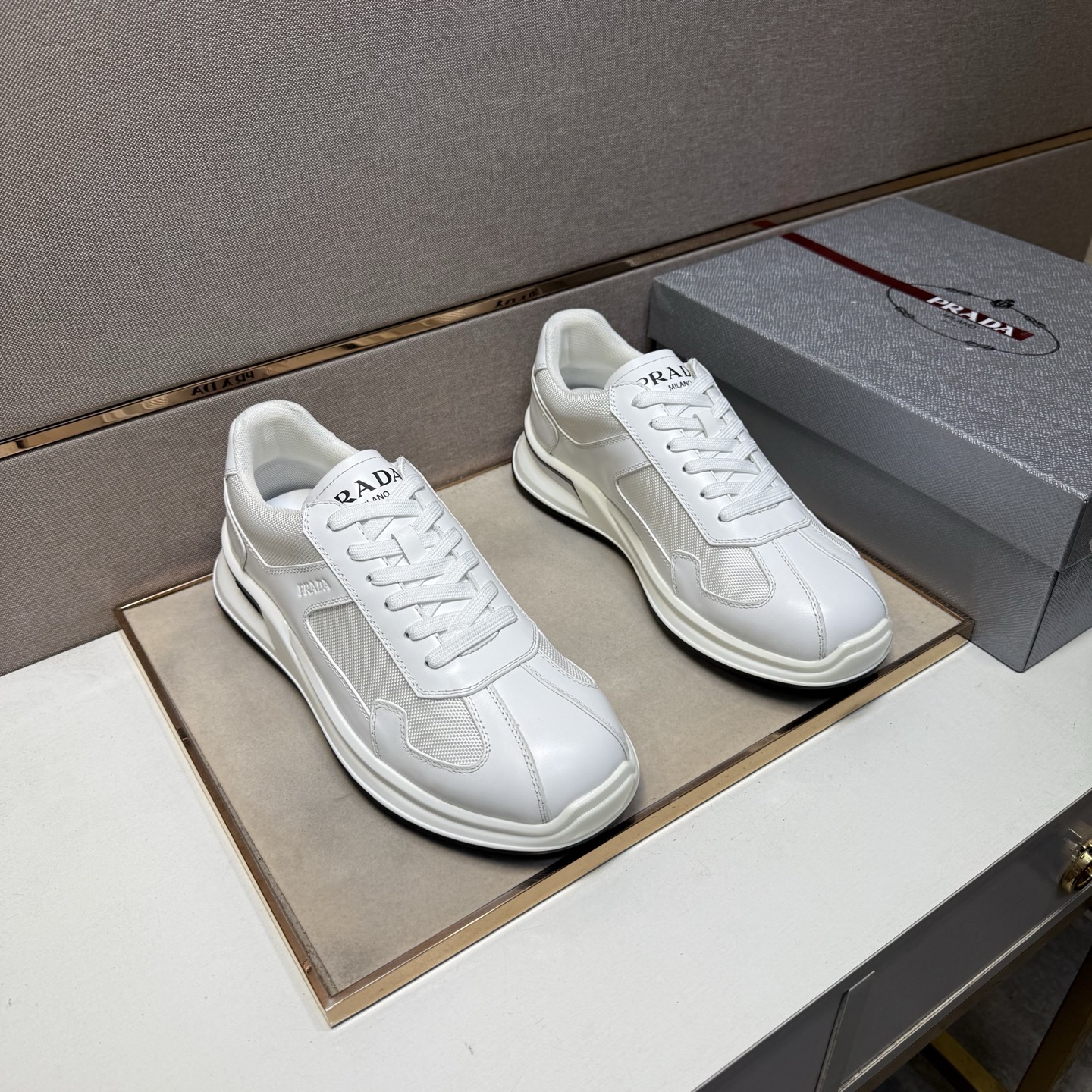 NO:588637,[Prada~] Men's casual shoes, 2025z cabinet simultaneous sale Size: 38-44# 2 colors of uppers with multi-material stitching mesh lining, comfortable and breathable, original soles are comfortable, wear-resistant and non-slip outsole, the real thing is better when photographed, prada19860909【普拉达～】男士休闲鞋,2025z柜同步发售 码数:38-44# 2个颜色鞋面选用多材质拼接网布内里,舒适透气,鞋底原版舒适耐磨防滑大底,实物拍摄实物更赞,,prada,Men's shoes
