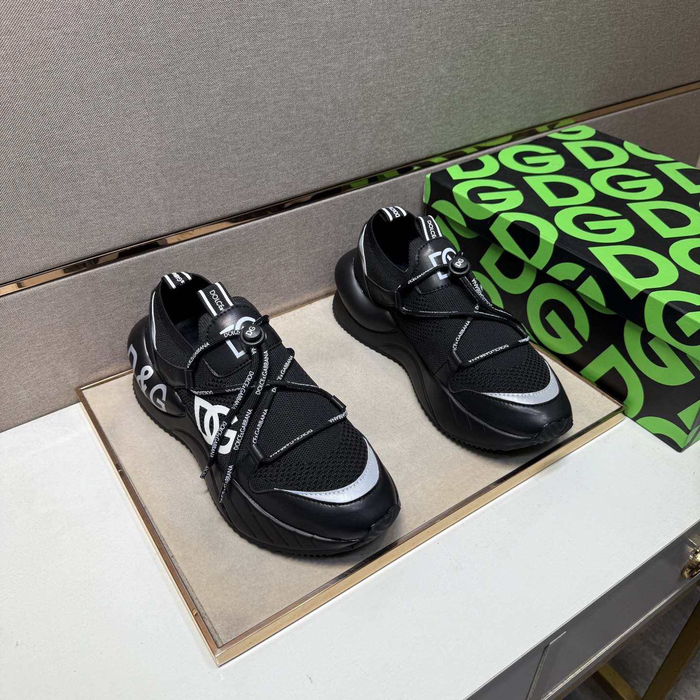 NO:589293,[DG~] Casual shoes for couples, 2025z cabinets are on sale at the same time. Size 35-44 # 1 color. The upper is made of multi-material spliced ​​mesh lining, which is comfortable and breathable. The original sole is comfortable and wear-resistant. The real thing is better when photographed in person.19860909【DG～】情侣装休闲鞋 2025z柜同步发售 码数35-44 # 1个颜色鞋面选用多材质拼接网布内里,舒适透气,鞋底原版舒适耐磨大底,实物拍摄实物更赞,,Men's shoes