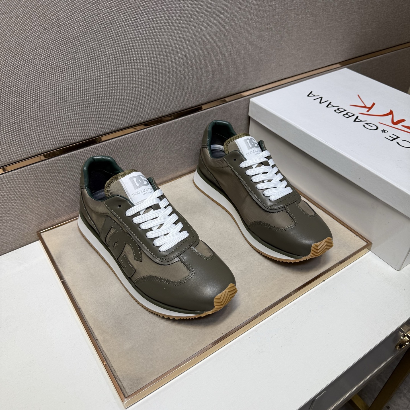NO:589301,[DG~] Casual shoes for couples, 2025z cabinets are on sale at the same time. Sizes 36-44 # 1 color. The upper is made of multi-material spliced ​​leather lining, which is comfortable and breathable. The original sole is comfortable and wear-resistant. The real thing is better when photographed in person.19860909【DG～】情侣装休闲鞋 2025z柜同步发售 码数36-44 # 1个颜色鞋面选用多材质拼接真皮内里,舒适透气,鞋底原版舒适耐磨大底,实物拍摄实物更赞,,Men's shoes