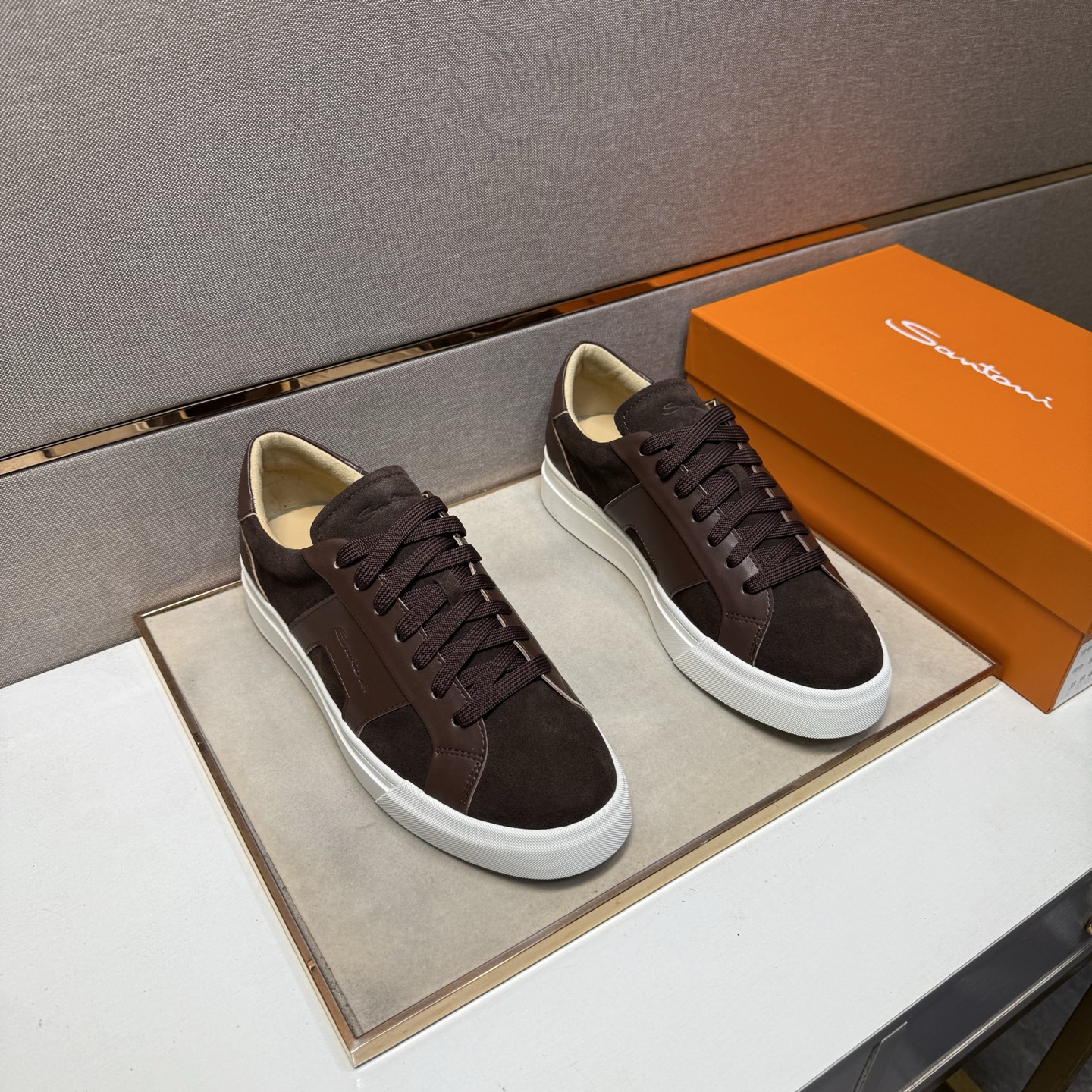 NO:589324,[Santoni~] Men's casual shoes 2025z cabinet sales simultaneously Size 38-44 # 4 colors The upper is made of multi-material spliced ​​genuine leather lining, which is comfortable and breathable. The original sole is comfortable and wear-resistant. The real thing is better when photographed in person.19860909【圣东尼～】男士休闲鞋 2025z柜同步发售 码数38-44 # 4个颜色鞋面选用多材质拼接真皮内里,舒适透气,鞋底原版舒适耐磨大底,实物拍摄实物更赞,,Men's shoes