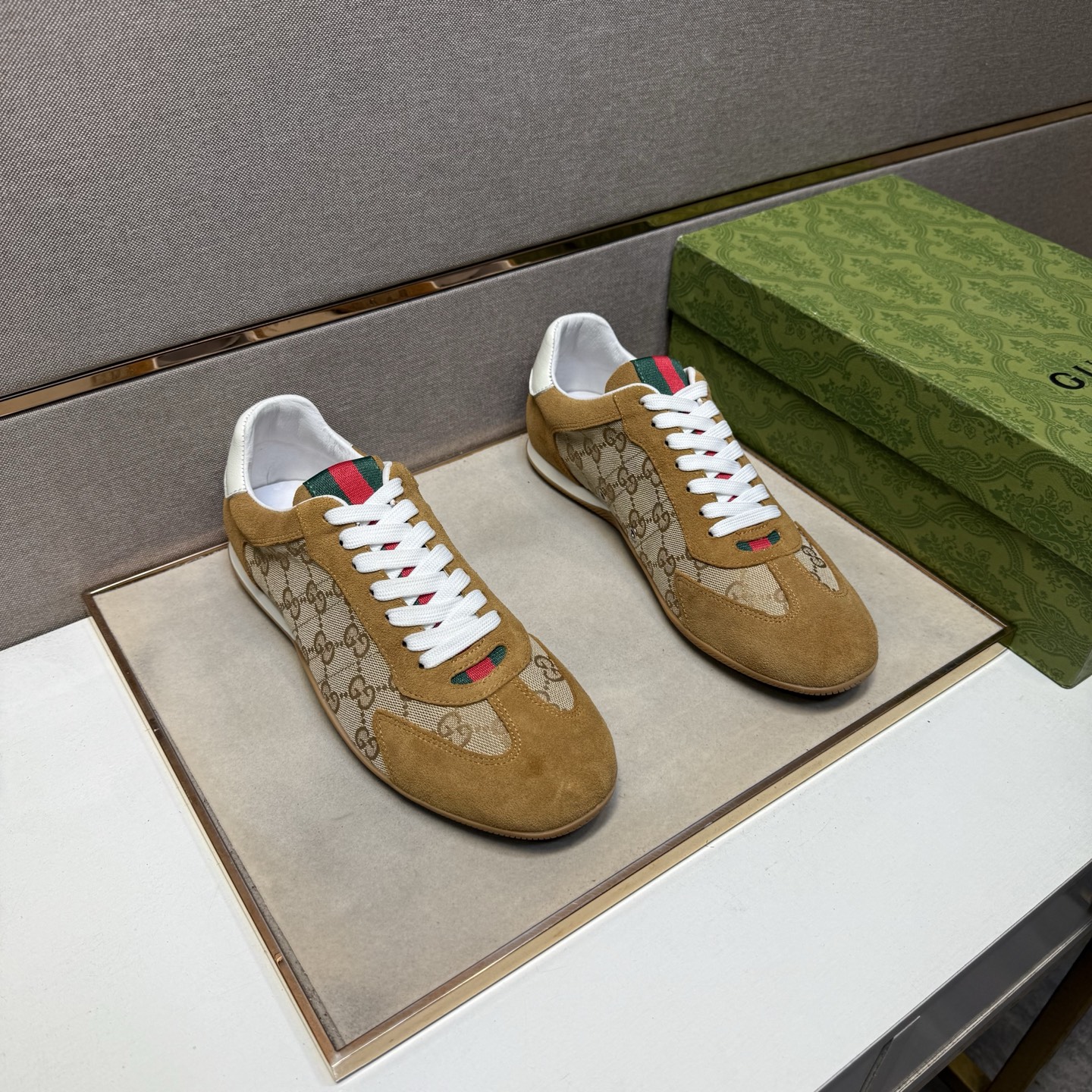 NO:589267,[Gucci~] Men's casual shoes 2025z cabinet sales simultaneously Size 38-44 # 3 colors The upper is made of multi-material splicing genuine leather lining, comfortable and breathable, the original sole is comfortable and wear-resistant, the actual photo is better than the actual one, gucci19860909【古驰～】男士休闲鞋 2025z柜同步发售 码数38-44 # 3个颜色鞋面选用多材质拼接真皮内里,舒适透气,鞋底原版舒适耐磨大底,实物拍摄实物更赞,,gucci,Men's shoes