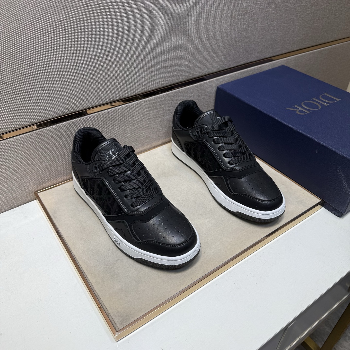 NO:589645,[Dior~] Men's casual shoes 2025z cabinet sales simultaneously Size 38-44 # 2 colors The upper is made of multi-material spliced ​​mesh lining, which is comfortable and breathable. The original sole is comfortable and wear-resistant. The real thing is better when photographed in person, dior19860909【迪奥～】男士休闲鞋 2025z柜同步发售 码数38-44 # 2个颜色鞋面选用多材质拼接网布内里,舒适透气,鞋底原版舒适耐磨大底,实物拍摄实物更赞,,dior,Men's shoes