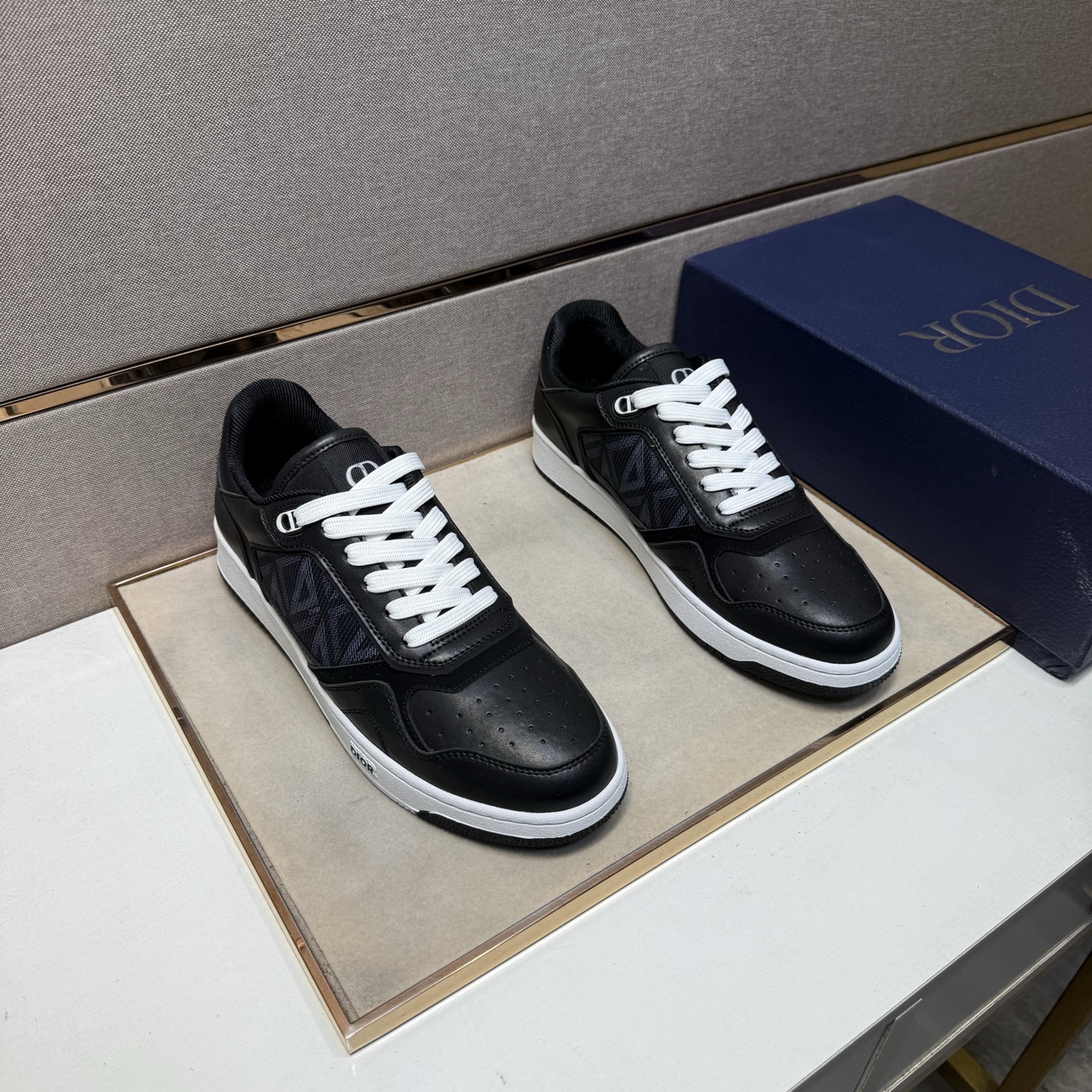 NO:589652,[Dior~] Men's casual shoes 2025z cabinet simultaneous sale Size 38-44 # 1 color The upper is made of multi-material spliced ​​mesh lining, which is comfortable and breathable. The original sole is comfortable and wear-resistant. The real thing is better when photographed in person, dior19860909【迪奥～】男士休闲鞋 2025z柜同步发售 码数38-44 # 1个颜色鞋面选用多材质拼接网布内里,舒适透气,鞋底原版舒适耐磨大底,实物拍摄实物更赞,,dior,Men's shoes