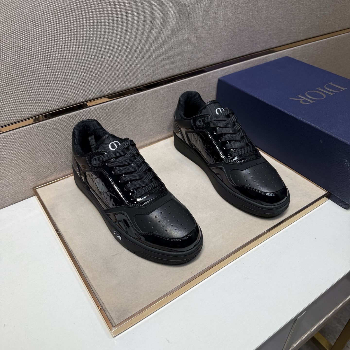 NO:589631,[Dior~] Men's casual shoes 2025z cabinet sales simultaneously Size 38-44 # 1 color The upper is made of multi-material spliced ​​mesh lining, which is comfortable and breathable. The original sole is comfortable and wear-resistant. The real thing is better when photographed in person, dior19860909【迪奥～】男士休闲鞋 2025z柜同步发售 码数38-44 # 1个颜色鞋面选用多材质拼接网布内里,舒适透气,鞋底原版舒适耐磨大底,实物拍摄实物更赞,,dior,Men's shoes