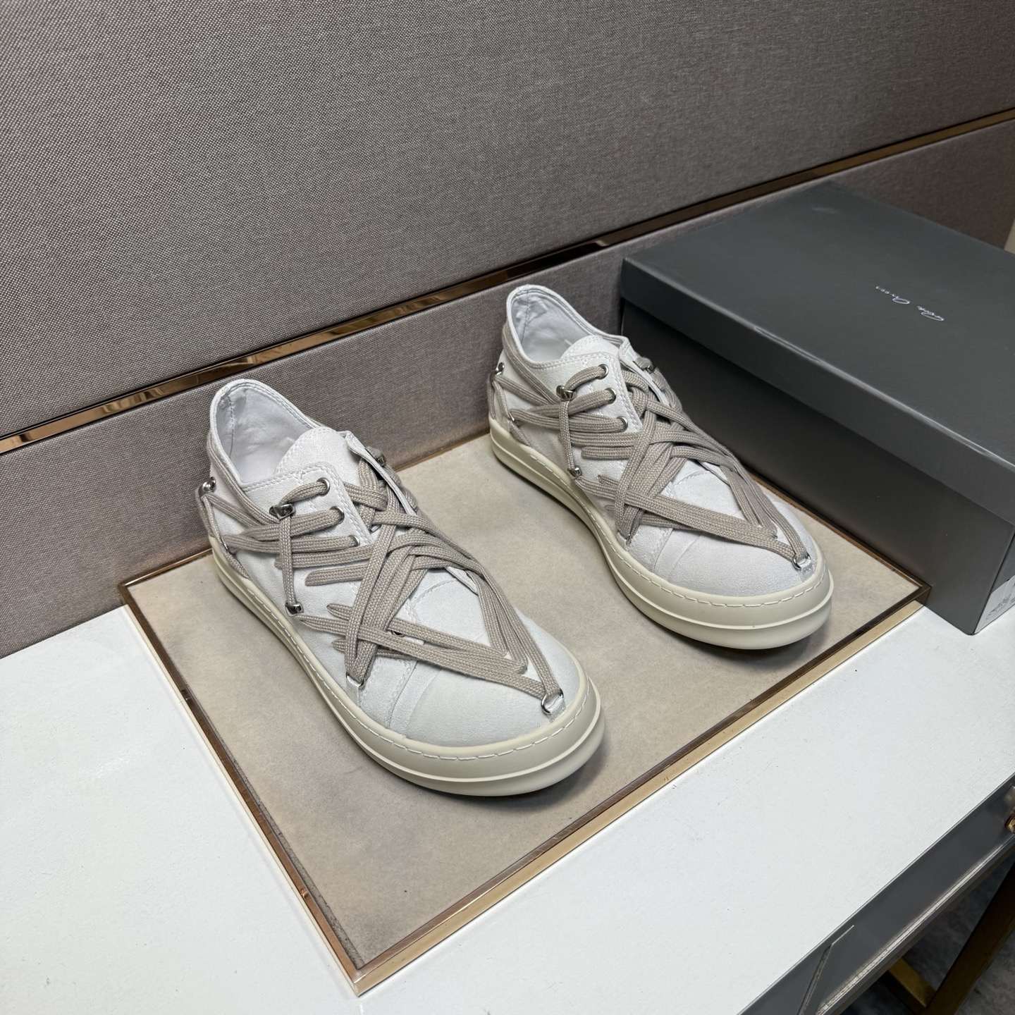 NO:604268,[Owens RO~] Men's casual shoes 2025z cabinet simultaneous sale Code number: 38-47# 2 colors of uppers made of cowhide stitched with genuine leather lining, comfortable and breathable, original soles comfortable and wear-resistant outsole, the real thing is better when photographed in person,,cowhide19860909【欧文斯RO～】男士休闲鞋 2025z柜同步发售 码数:38-47# 2个颜色鞋面选用牛皮拼接真皮内里,舒适透气,鞋底原版舒适耐磨大底,实物拍摄实物更赞,,cowhide,Men's shoes