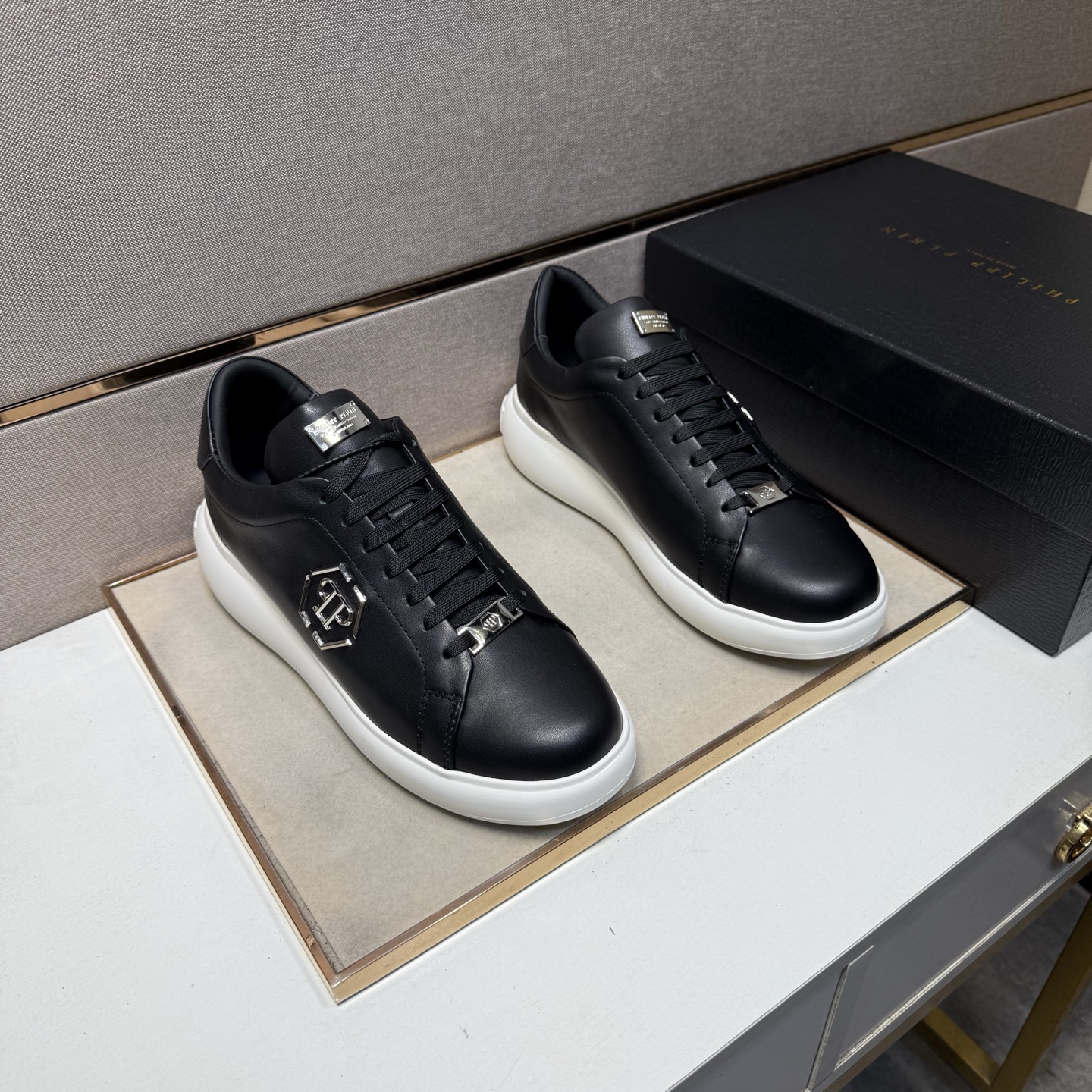 NO:604572,[PP~] Men's casual shoes 2025z cabinet simultaneous sale Code number: 39-44# 4 colors of uppers made of cowhide stitched with cowhide lining, comfortable and breathable, the original sole is comfortable and wear-resistant, the real thing is better when photographed in person,,cowhide19860909【PP～】男士休闲鞋 2025z柜同步发售 码数:39-44# 4个颜色鞋面选用牛皮拼接牛皮内里,舒适透气,鞋底原版舒适耐磨大底,实物拍摄实物更赞,,cowhide,Men's shoes