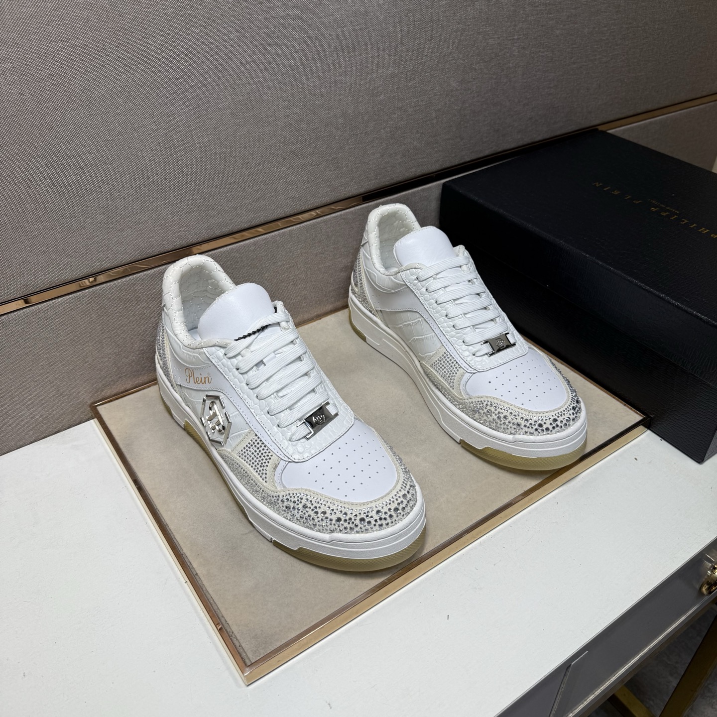 NO:604581,[PP~] Men's casual shoes 2025z cabinet simultaneous sale Size: 39-44# 3 colors of uppers made of cowhide stitched with cowhide lining, comfortable and breathable, original soles comfortable and wear-resistant outsole, the real thing is better when photographed,,cowhide19860909【PP～】男士休闲鞋 2025z柜同步发售 码数:39-44# 3个颜色鞋面选用牛皮拼接牛皮内里,舒适透气,鞋底原版舒适耐磨大底,实物拍摄实物更赞,,cowhide,Men's shoes