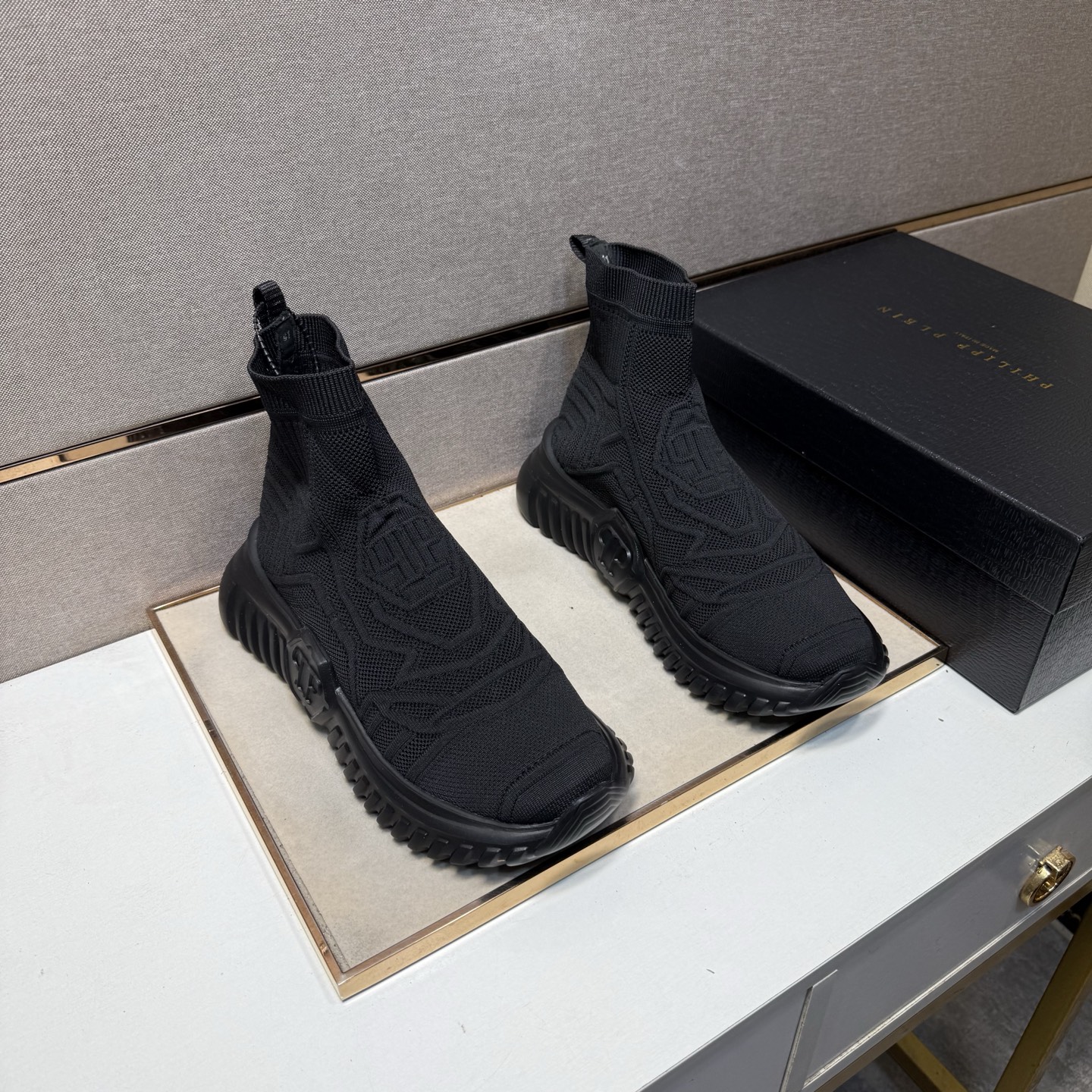 NO:604523,[PP~] Men's casual shoes are on sale simultaneously in 2025z cabinets. Size: 39-44#. The uppers in 2 colors are made of multi-material spliced ​​mesh lining, which is comfortable and breathable. The original soles are comfortable and wear-resistant. The real ones are better when photographed in person.19860909【PP～】男士休闲鞋 2025z柜同步发售 码数:39-44# 2个颜色鞋面选用多材质拼接网布内里,舒适透气,鞋底原版舒适耐磨大底,实物拍摄实物更赞,,Men's shoes