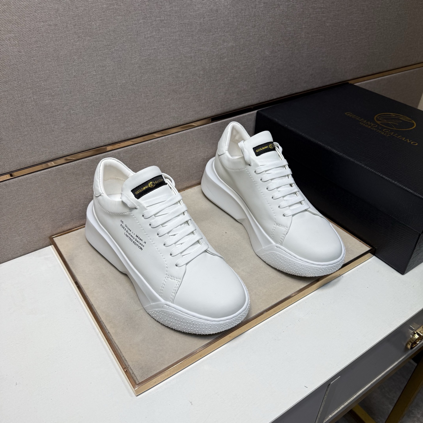 NO:604528,[GIULLANO.GALLANO~] Men's casual shoes 2025z cabinet simultaneous sale Size: 39-44# 1 color upper is made of cowhide stitching cowhide lining, comfortable and breathable, the original sole is comfortable and wear-resistant, the real thing is better when photographed,,cowhide19860909【GIULLANO.GALLANO～】男士休闲鞋 2025z柜同步发售 码数:39-44# 1个颜色鞋面选用牛皮拼接牛皮内里,舒适透气,鞋底原版舒适耐磨大底,实物拍摄实物更赞,,cowhide,Men's shoes