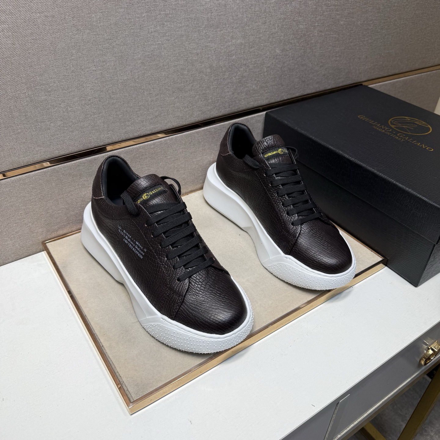 NO:604534,[GIULLANO.GALLANO~] Men's casual shoes 2025z cabinet simultaneous sale Size: 39-44# 2 colors of uppers made of cowhide stitched with cowhide lining, comfortable and breathable, original soles comfortable and wear-resistant outsole, the real thing is better when photographed,,cowhide19860909【GIULLANO.GALLANO～】男士休闲鞋 2025z柜同步发售 码数:39-44# 2个颜色鞋面选用牛皮拼接牛皮内里,舒适透气,鞋底原版舒适耐磨大底,实物拍摄实物更赞,,cowhide,Men's shoes