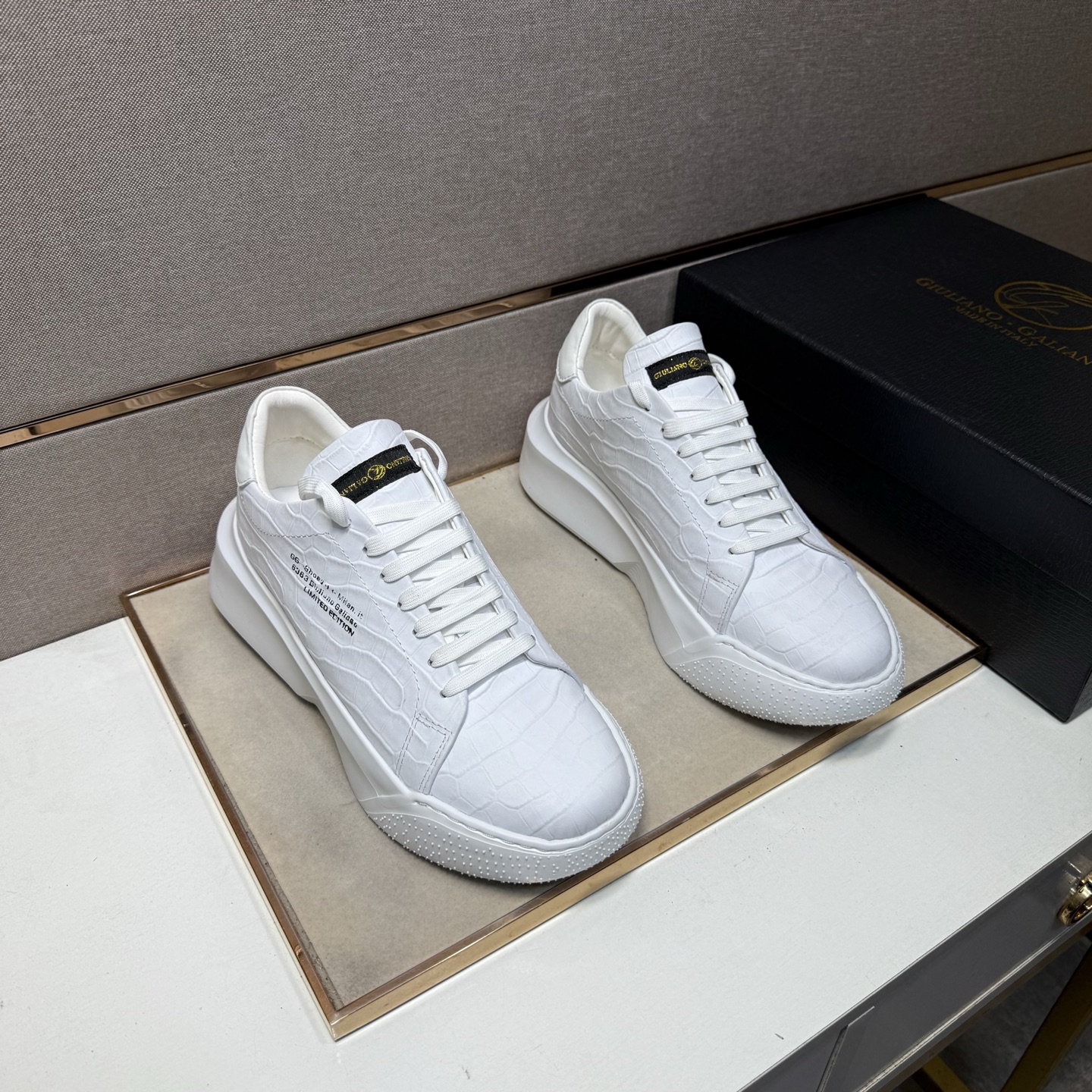 NO:604540,[GIULLANO.GALLANO~] Men's casual shoes 2025z cabinet simultaneous sale Size: 39-44# 1 color upper is made of cowhide stitching cowhide lining, comfortable and breathable, the original sole is comfortable and wear-resistant, the real thing is better when photographed,,cowhide19860909【GIULLANO.GALLANO～】男士休闲鞋 2025z柜同步发售 码数:39-44# 1个颜色鞋面选用牛皮拼接牛皮内里,舒适透气,鞋底原版舒适耐磨大底,实物拍摄实物更赞,,cowhide,Men's shoes