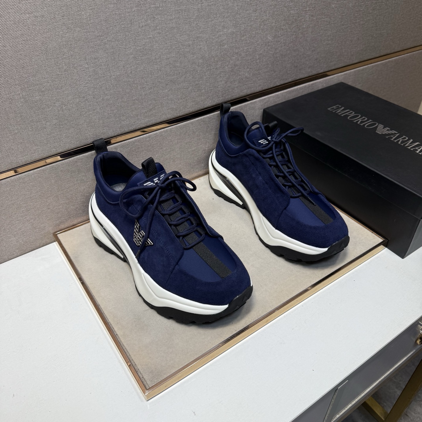 NO:604768,[Armani~] Men's casual shoes are on sale simultaneously in 2025z cabinets. Size: 38-44#. The uppers in 3 colors are made of multi-material spliced ​​mesh lining, which is comfortable and breathable. The original soles are comfortable and wear-resistant. The actual photos taken are better, armani19860909【阿玛尼～】男士休闲鞋 2025z柜同步发售 码数:38-44# 3个颜色鞋面选用多材质拼接网布内里,舒适透气,鞋底原版舒适耐磨大底,实物拍摄实物更赞,,armani,Men's shoes