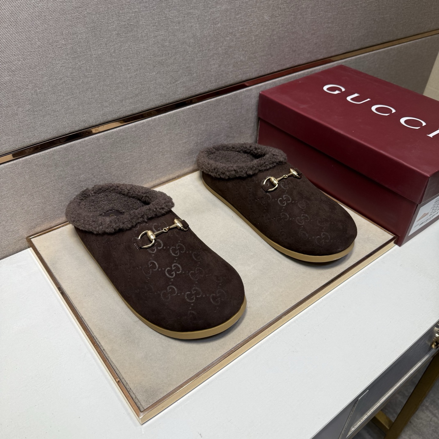 NO:604797,[Gucci~] Couple casual shoes 2025z cabinet simultaneous sale Size: 35-44# 2 colors of uppers made of multi-material splicing plush lining, comfortable and breathable, original soles comfortable and wear-resistant outsole, real photos are better than real ones, gucci19860909【古驰～】情侣装休闲鞋 2025z柜同步发售 码数:35-44# 2个颜色鞋面选用多材质拼接绒毛内里,舒适透气,鞋底原版舒适耐磨大底,实物拍摄实物更赞,,gucci,Men's shoes