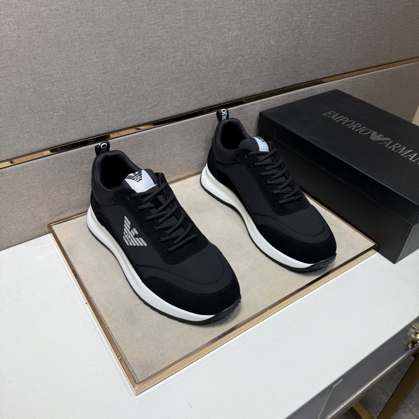 NO:604804,[Armani~] Men's casual shoes are on sale simultaneously in 2025z cabinets. Size: 39-45#. The uppers in 2 colors are made of multi-material spliced ​​mesh lining, which is comfortable and breathable. The soles are original and comfortable and wear-resistant. The actual photos taken are better, armani19860909【阿玛尼～】男士休闲鞋 2025z柜同步发售 码数:39-45# 2个颜色鞋面选用多材质拼接网布内里,舒适透气,鞋底原版舒适耐磨大底,实物拍摄实物更赞,,armani,Men's shoes