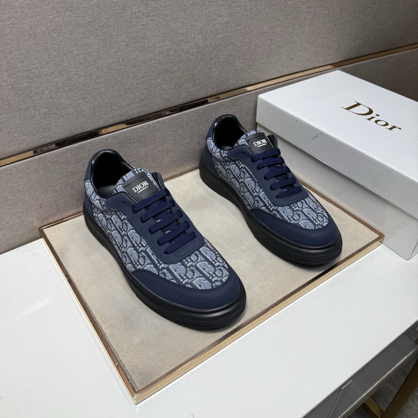 NO:605121,[Dior~] Men's casual shoes 2025z cabinet simultaneous sale Size: 38-44# 3 colors of uppers made of multi-material spliced ​​genuine leather lining, comfortable and breathable, original soles comfortable and wear-resistant outsole, real photos taken in real life are better, dior19860909【迪奥～】男士休闲鞋 2025z柜同步发售 码数:38-44# 3个颜色鞋面选用多材质拼接真皮内里,舒适透气,鞋底原版舒适耐磨大底,实物拍摄实物更赞,,dior,Men's shoes