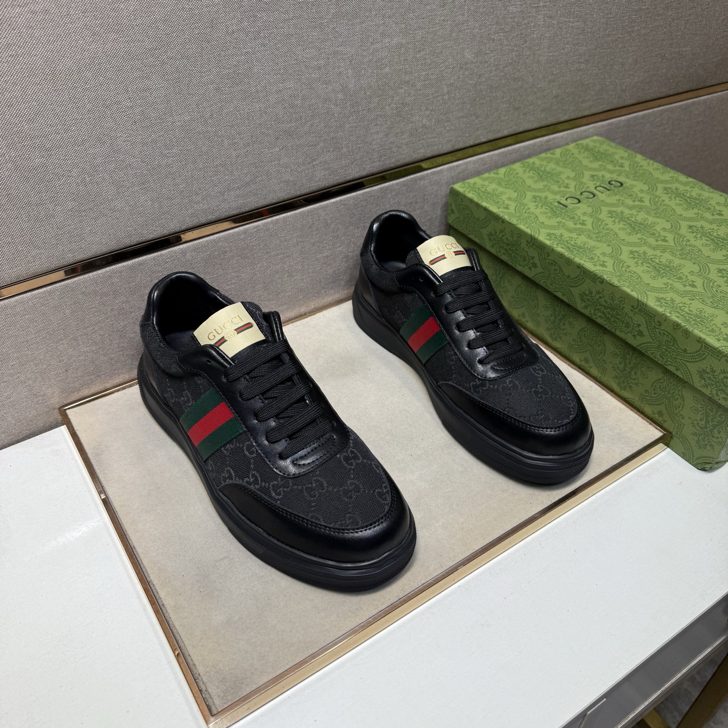 NO:605123,[Gucci~] Men's casual shoes 2025z cabinet simultaneous sale Size: 38-44# 3 colors of uppers made of multi-material splicing genuine leather lining, comfortable and breathable, original soles comfortable and wear-resistant outsole, real photos taken in person are better, gucci19860909【古驰～】男士休闲鞋 2025z柜同步发售 码数:38-44# 3个颜色鞋面选用多材质拼接真皮内里,舒适透气,鞋底原版舒适耐磨大底,实物拍摄实物更赞,,gucci,Men's shoes