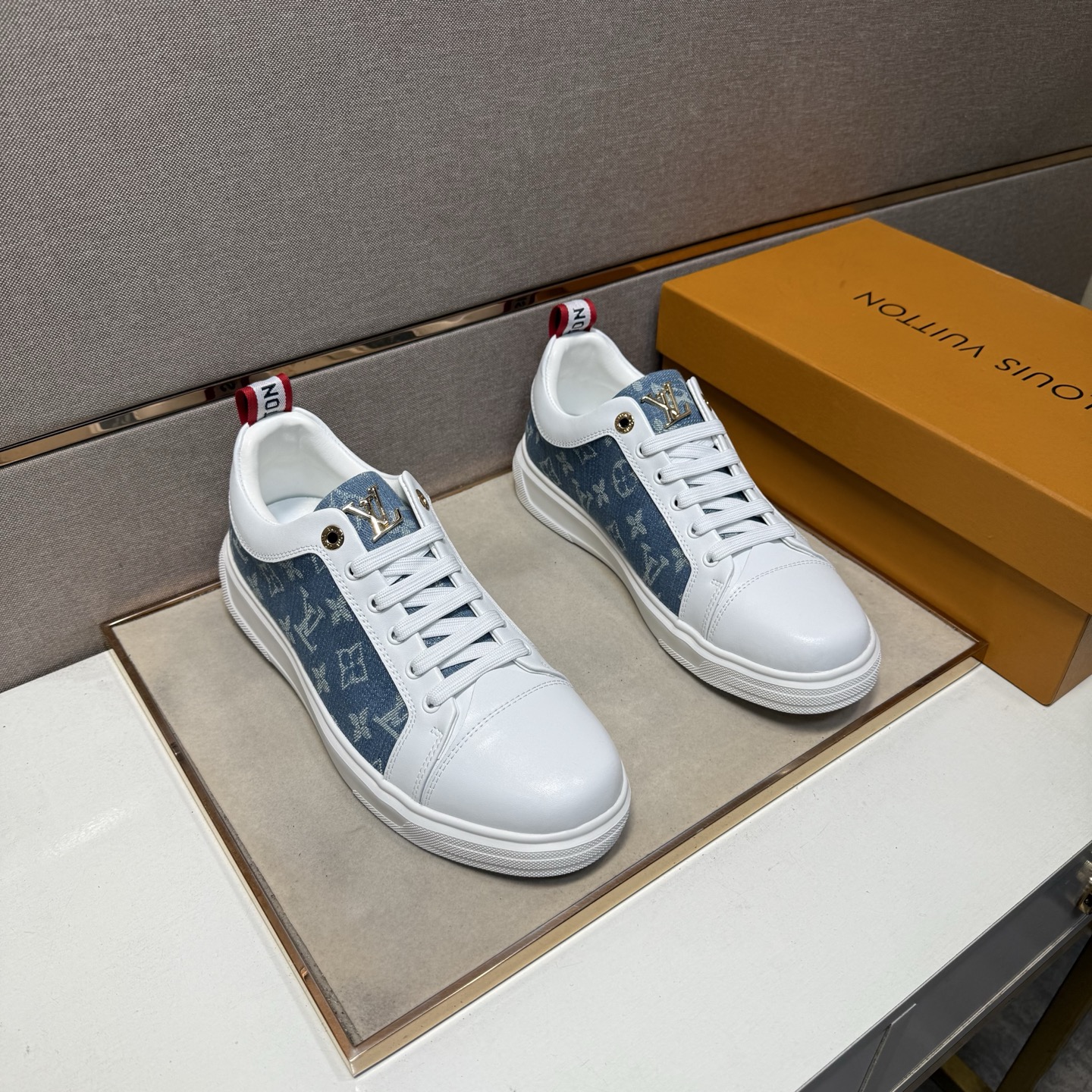 NO:605125,[LV~] Men's casual shoes 2025z cabinet simultaneous sale Size: 38-44# 3 colors of uppers are made of multi-material splicing genuine leather lining, comfortable and breathable, the original sole is comfortable and wear-resistant, the real thing is better when photographed in person, Louis Vuitton19860909【LV～】男士休闲鞋 2025z柜同步发售 码数:38-44# 3个颜色鞋面选用多材质拼接真皮内里,舒适透气,鞋底原版舒适耐磨大底,实物拍摄实物更赞,,louis vuitton,Men's shoes