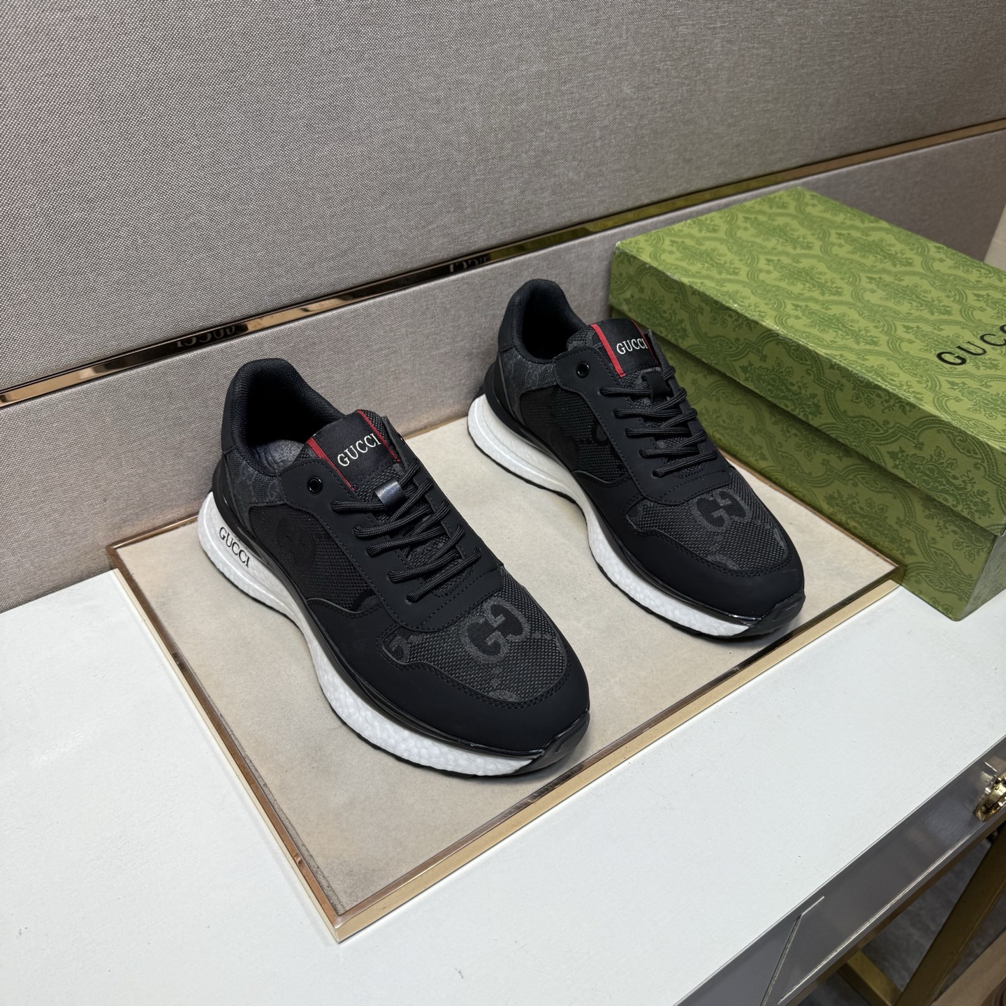 NO:620199,[Gucci~] Men's casual shoes 2025z cabinet simultaneous sale Size: 38-44# 3 colors of uppers are made of multi-material spliced ​​mesh lining, which is comfortable and breathable. The original soles are comfortable and wear-resistant. The actual photos taken are better, gucci19860909【古驰～】男士休闲鞋 2025z柜同步发售 码数:38-44# 3个颜色鞋面选用多材质拼接网布内里,舒适透气,鞋底原版舒适耐磨大底,实物拍摄实物更赞,,gucci,Men's shoes