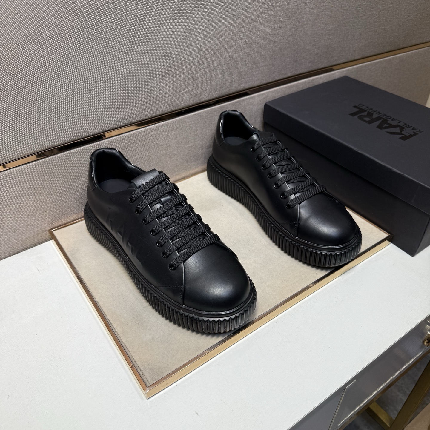 NO:620216,[KARL～] Men's casual shoes 2025z cabinet simultaneous sale Size: 38-44# 3 colors uppers are made of multi-material spliced ​​cowhide lining, comfortable and breathable, original soles are comfortable and wear-resistant, the real photos are better than the real ones,,cowhide19860909【KARL～】男士休闲鞋 2025z柜同步发售 码数:38-44# 3个颜色鞋面选用多材质拼接牛皮内里,舒适透气,鞋底原版舒适耐磨大底,实物拍摄实物更赞,,cowhide,Men's shoes