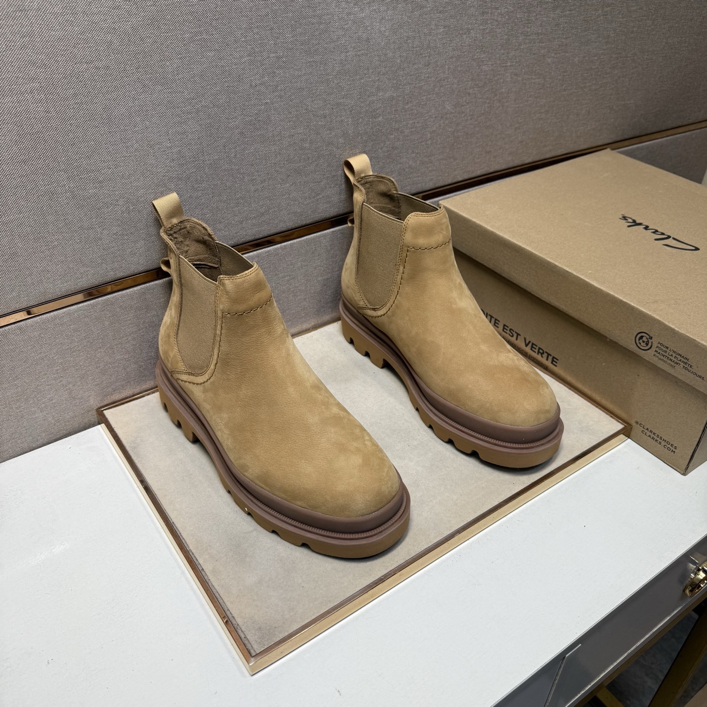 NO:620405,There is leather lining/mao lining, please indicate when placing an order [Qile~] Men's casual shoes 2025z cabinet sales simultaneously Size: 38-44# 2 colors of uppers are made of multi-material splicing with leather lining/mao lining inside, comfortable and breathable, original soles are comfortable and wear-resistant, the real thing is better when photographed in person,19860909有皮里/毛里,下单要说明【奇乐～】男士休闲鞋 2025z柜同步发售 码数:38-44# 2个颜色鞋面选用多材质拼接有皮里/毛里内里,舒适透气,鞋底原版舒适耐磨大底,实物拍摄实物更赞,,Men's shoes