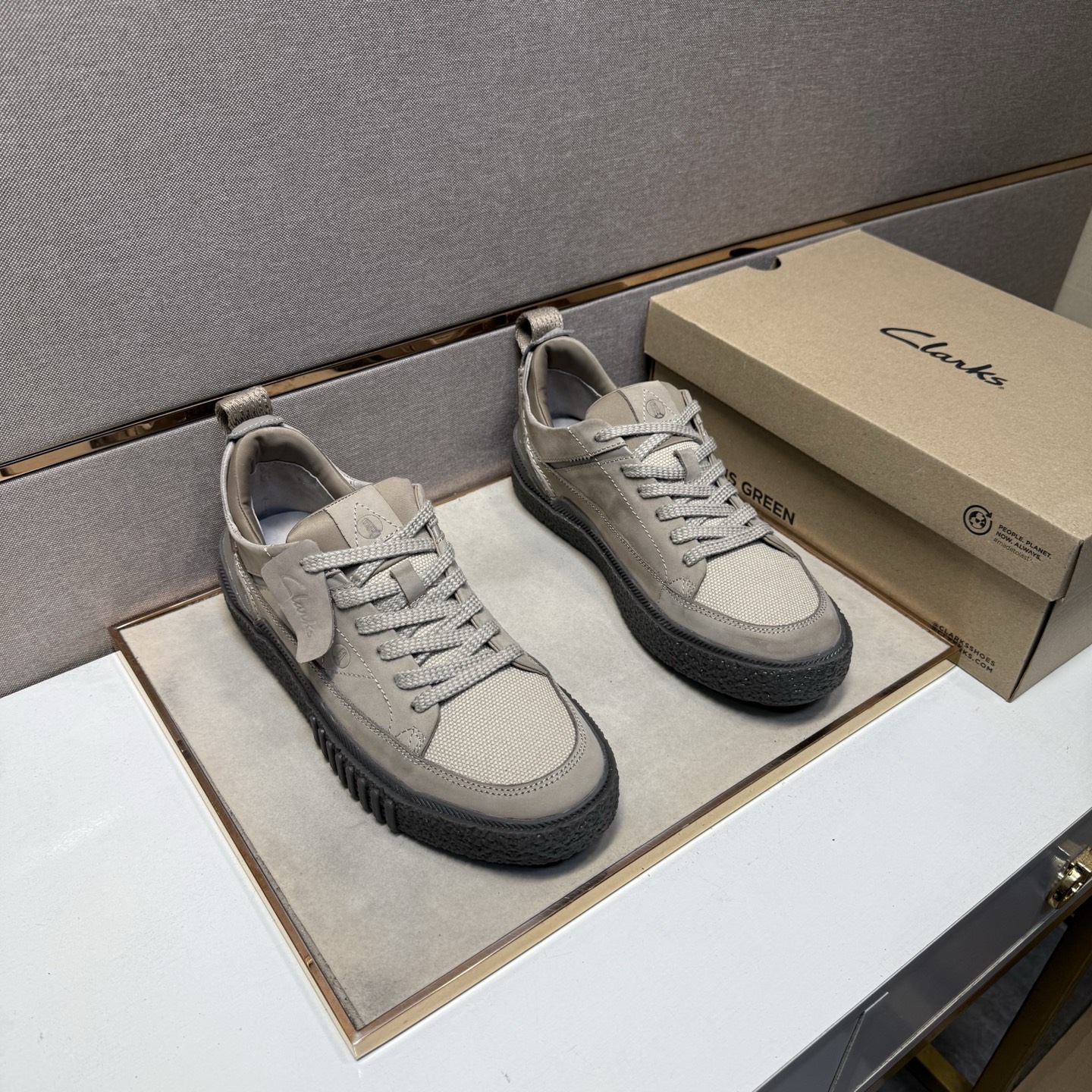 NO:620418,[Qile~] Men's casual shoes are on sale simultaneously in 2025z cabinets. Size: 38-44#. The uppers in 2 colors are made of multi-material spliced ​​mesh lining, which is comfortable and breathable. The original soles are comfortable and wear-resistant. The real ones are better when photographed in person.19860909【奇乐～】男士休闲鞋 2025z柜同步发售 码数:38-44# 2个颜色鞋面选用多材质拼接网布内里,舒适透气,鞋底原版舒适耐磨大底,实物拍摄实物更赞,,Men's shoes