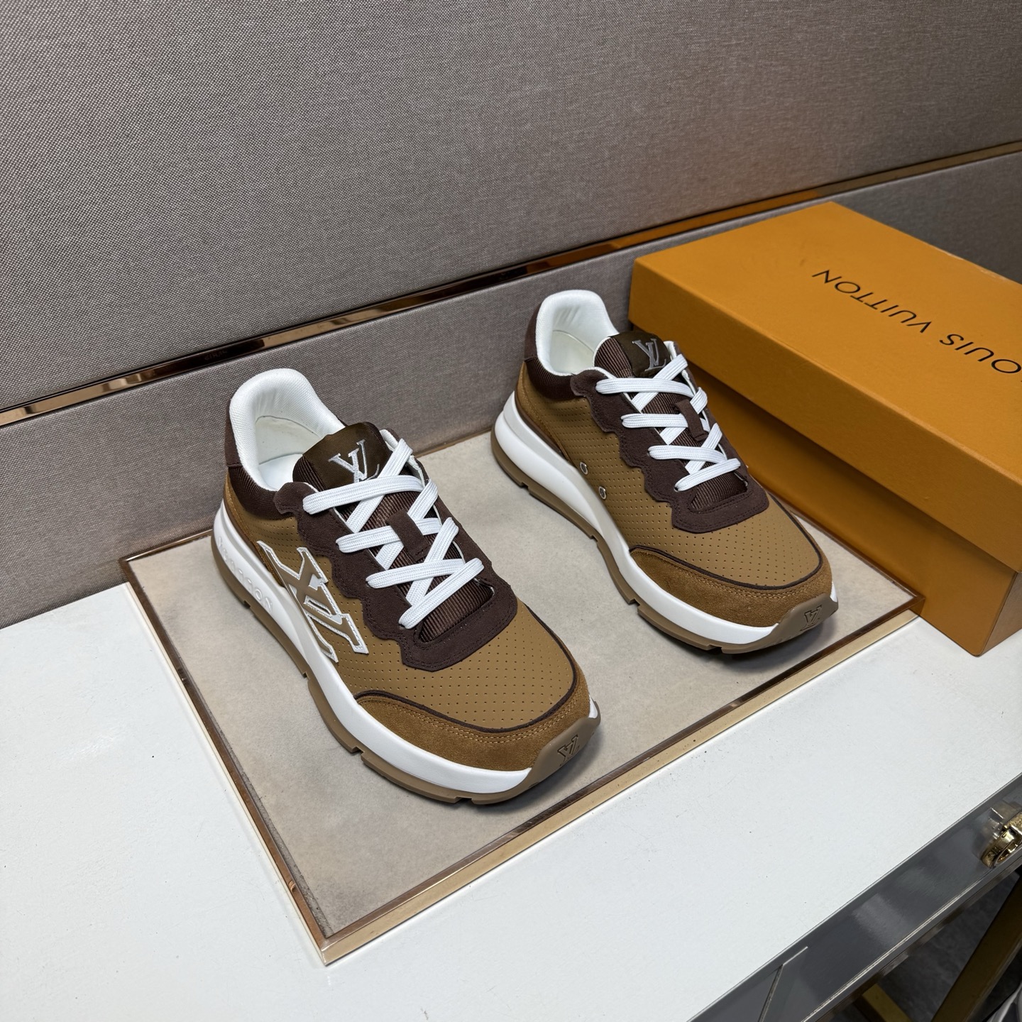 NO:620738,[LV~] Men's casual shoes 2025z cabinet simultaneous sale Size: 38-44# 3 colors of uppers are made of multi-material spliced ​​mesh lining, which is comfortable and breathable. The original sole is comfortable and wear-resistant. The real thing is better when photographed in person. Louis Vuitton19860909【LV～】男士休闲鞋 2025z柜同步发售 码数:38-44# 3个颜色鞋面选用多材质拼接网布内里,舒适透气,鞋底原版舒适耐磨大底,实物拍摄实物更赞,,louis vuitton,Men's shoes