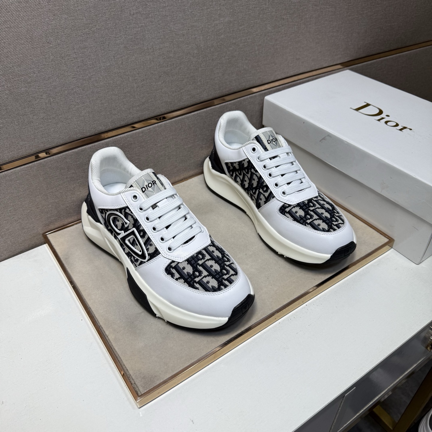 NO:620705,[Dior~] Men's casual shoes 2025z cabinet sales simultaneously Size: 38-44# 2 colors The upper is made of multi-material spliced ​​mesh lining, which is comfortable and breathable. The original sole is comfortable and wear-resistant. The real thing is better when photographed in person, dior19860909【迪奥～】男士休闲鞋 2025z柜同步发售 码数:38-44# 2个颜色鞋面选用多材质拼接网布内里,舒适透气,鞋底原版舒适耐磨大底,实物拍摄实物更赞,,dior,Men's shoes
