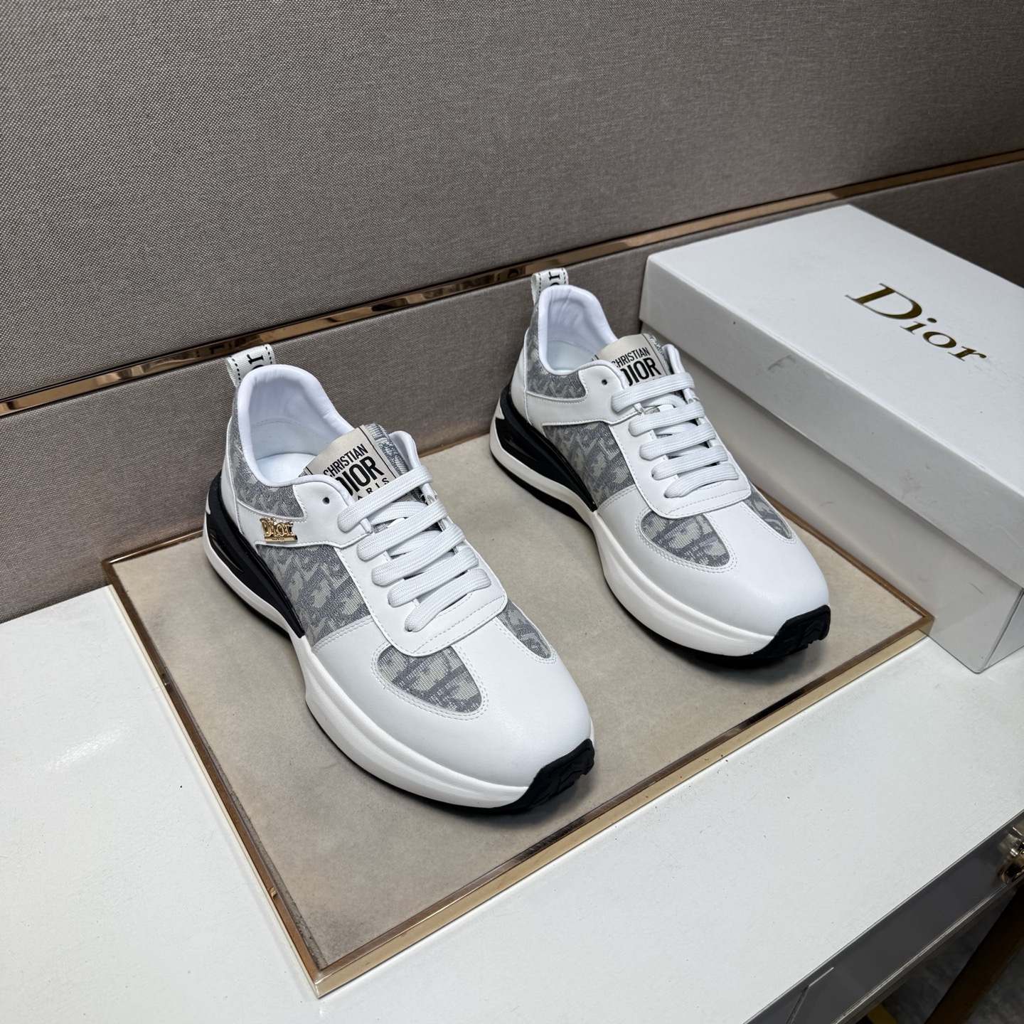NO:620991,[Dior~] Men's casual shoes 2025z cabinet simultaneous sale Size: 38-44# 2 colors of uppers made of multi-material splicing genuine leather lining, comfortable and breathable, original soles comfortable and wear-resistant outsole, real photos taken in real life are better, dior19860909【迪奥～】男士休闲鞋 2025z柜同步发售 码数:38-44# 2个颜色鞋面选用多材质拼接真皮内里,舒适透气,鞋底原版舒适耐磨大底,实物拍摄实物更赞,,dior,Men's shoes