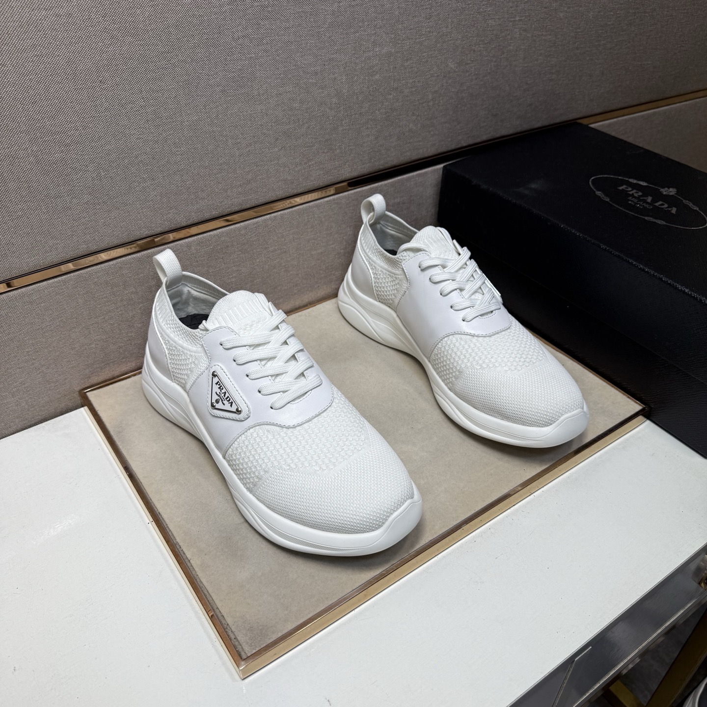 NO:621019,[Prada~] Men's casual shoes are on sale simultaneously in 2025z cabinets. Size: 39-44#. The uppers in 3 colors are made of multi-material spliced ​​mesh lining, which is comfortable and breathable. The original soles are comfortable and wear-resistant. The real ones are better when photographed in person. Prada19860909【普拉达～】男士休闲鞋 2025z柜同步发售 码数:39-44# 3个颜色鞋面选用多材质拼接网布内里,舒适透气,鞋底原版舒适耐磨大底,实物拍摄实物更赞,,prada,Men's shoes