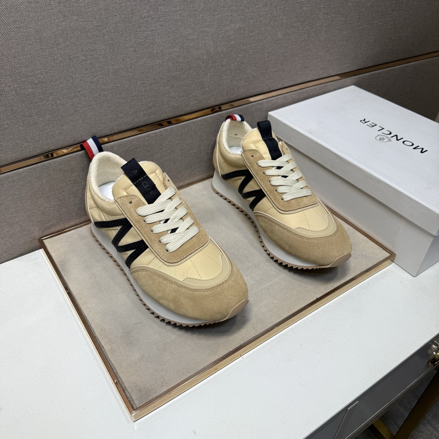 NO:639567,[Mouth Mouth~] Casual shoes for couples 2025z cabinet simultaneous sale Size: 36-44# 1 color upper with multi-material stitching mesh lining, comfortable and breathable, original sole comfortable and wear-resistant outsole, the real thing is better when photographed, Moncler19860909【蒙口～】情侣装休闲鞋 2025z柜同步发售 码数:36-44# 1个颜色鞋面选用多材质拼接网布内里,舒适透气,鞋底原版舒适耐磨大底,实物拍摄实物更赞,,Moncler,Men's shoes