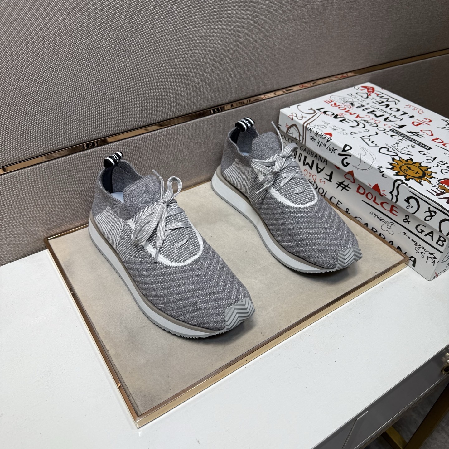 NO:639573,[DG~] Casual shoes for couples 2025z cabinet simultaneous sale Size: 36-44# 4 colors The upper is made of multi-material spliced ​​mesh lining, which is comfortable and breathable. The original sole is comfortable and wear-resistant. The real thing is better when photographed in person.19860909【DG～】情侣装休闲鞋 2025z柜同步发售 码数:36-44# 4个颜色鞋面选用多材质拼接网布内里,舒适透气,鞋底原版舒适耐磨大底,实物拍摄实物更赞,,Men's shoes