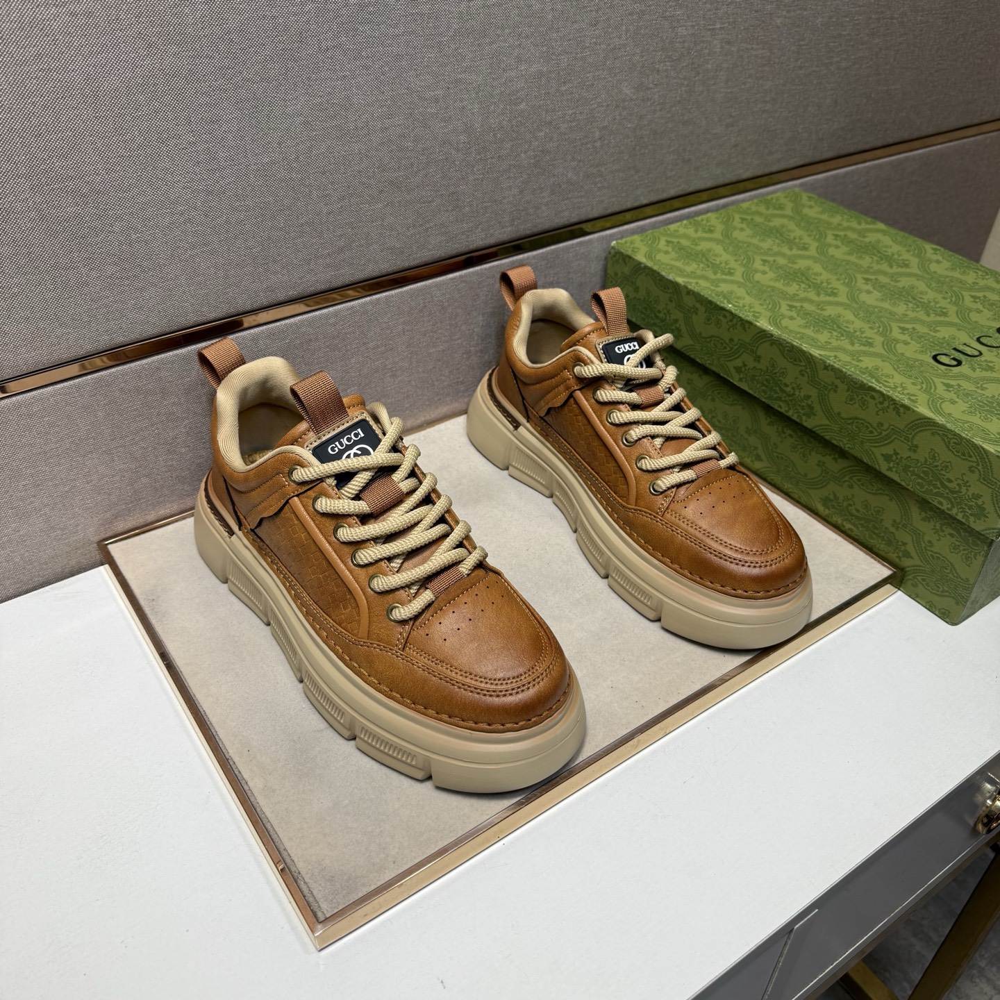 NO:639716,[Gucci~] Men's casual shoes 2025z cabinet simultaneous sale Size: 39-44# 2 colors of uppers with multi-material stitching mesh lining, comfortable and breathable, original soles comfortable and wear-resistant outsole, real photos taken in real life are better, gucci19860909【古驰～】男士休闲鞋 2025z柜同步发售 码数:39-44# 2个颜色鞋面选用多材质拼接网布内里,舒适透气,鞋底原版舒适耐磨大底,实物拍摄实物更赞,,gucci,Men's shoes