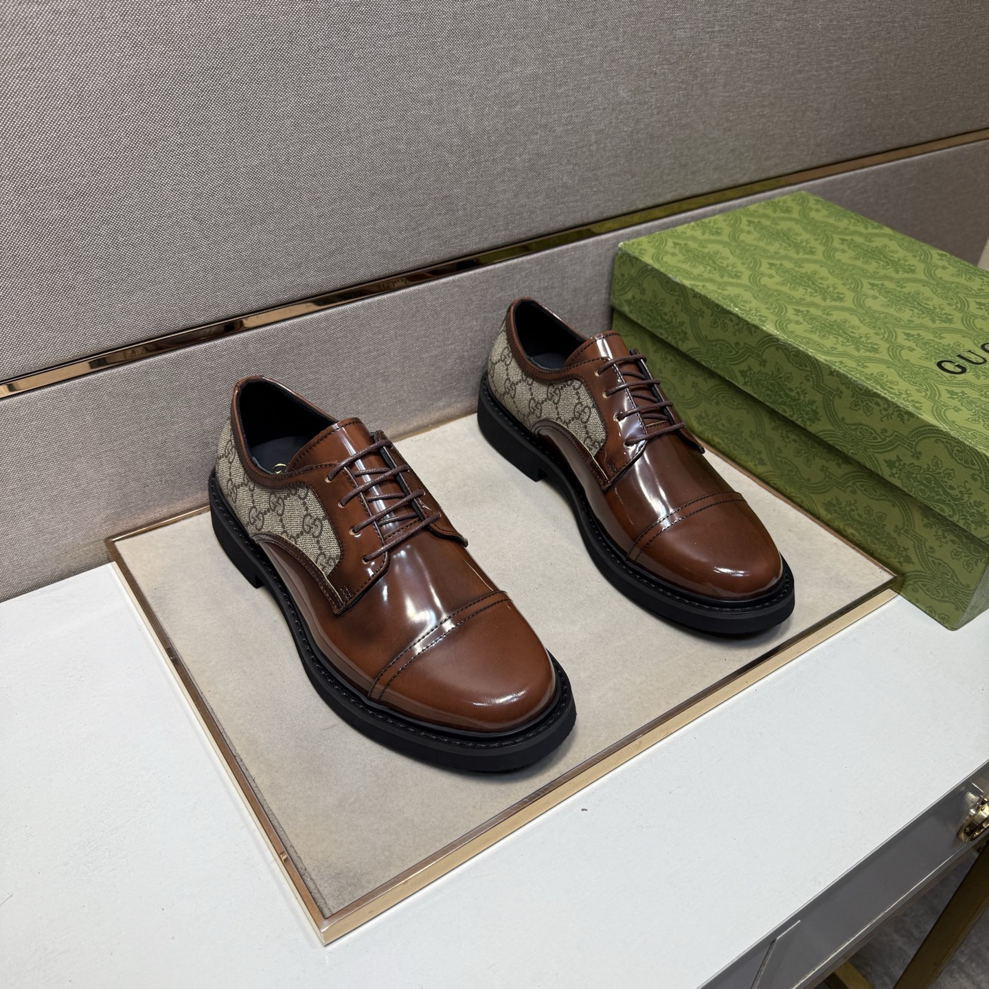 NO:930981,[Gucci~] Men's casual formal leather shoes 2026z cabinet simultaneous sale Size: 38-44 # 2 colors upper with multi-material splicing cowhide lining, comfortable and breathable, original sole comfortable and wear-resistant outsole, real-life photos are better, gucci,cowhide19860909【古驰～】男士休闲正装皮鞋 2026z柜同步发售 码数:38-44 # 2个颜色鞋面选用多材质拼接牛皮内里,舒适透气,鞋底原版舒适耐磨大底,实物拍摄实物更赞,,gucci,cowhide,Men's shoes
