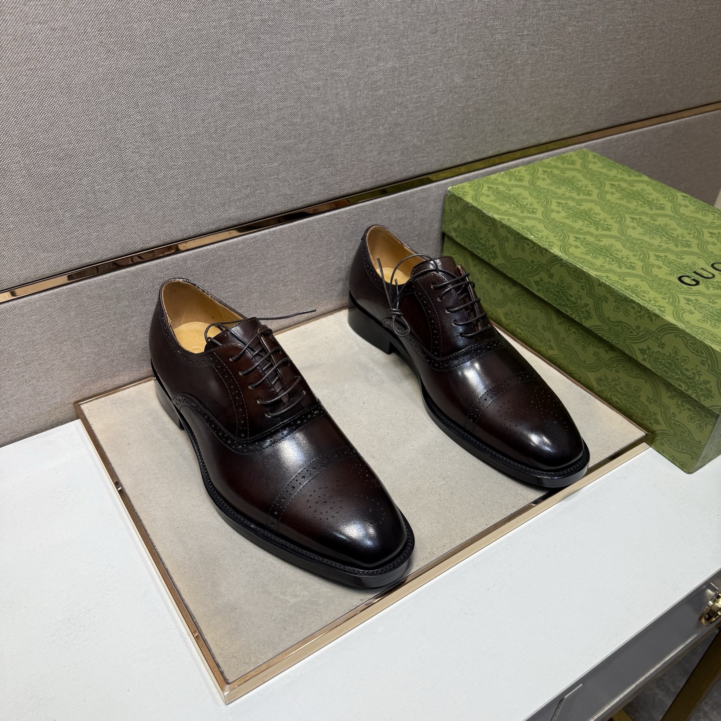 NO:778679,[Gucci~] Men's casual formal leather shoes are on sale simultaneously in 2026z cabinets. Size: 38-44#. 3 colors. The upper is made of multi-material spliced ​​genuine leather lining, which is comfortable and breathable. The original sole is comfortable and wear-resistant. The actual photo is better than the actual one, gucci19860909【古驰～】男士休闲正装皮鞋 2026z柜同步发售 码数:38-44# 3个颜色鞋面选用多材质拼接真皮内里,舒适透气,鞋底原版舒适耐磨大底,实物拍摄实物更赞,,gucci,Men's shoes